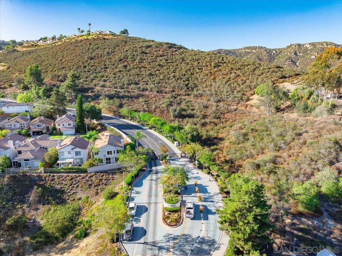 https://cdn.realtyfeed.com/cdn/127/260015200/60df184156487278a177b59b4644bf0e.webp