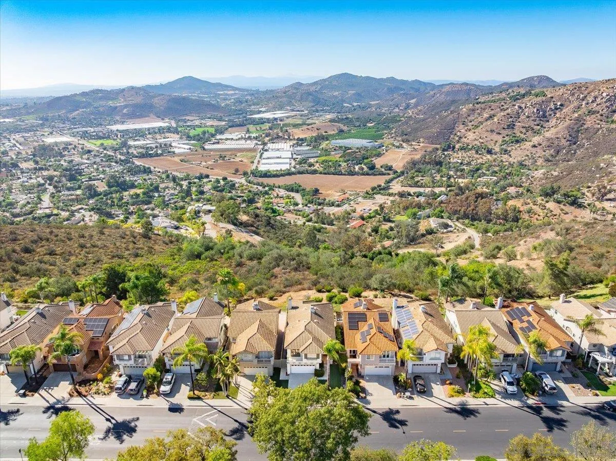 https://cdn.realtyfeed.com/cdn/127/260015200/84d238bde6411bf86b929bf8b538964a.webp