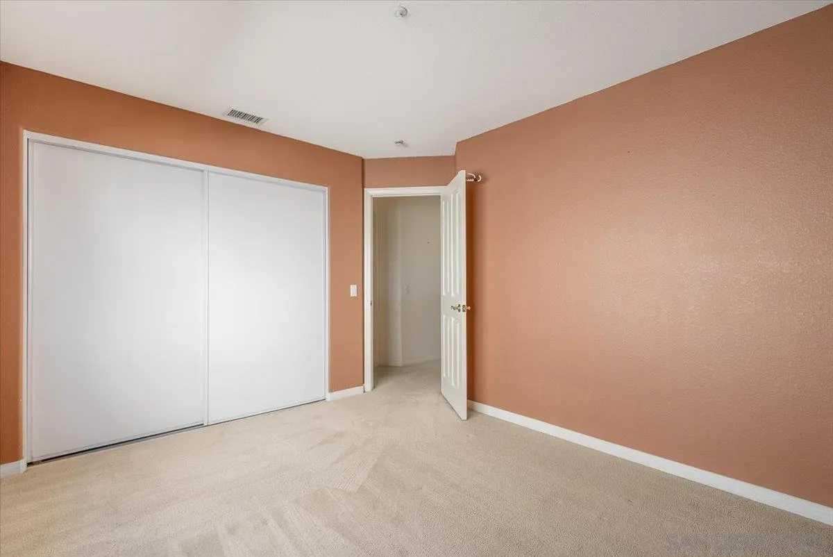 https://cdn.realtyfeed.com/cdn/127/260015200/9be59625d51bbdf7a5aa31d02dbfadc9.webp