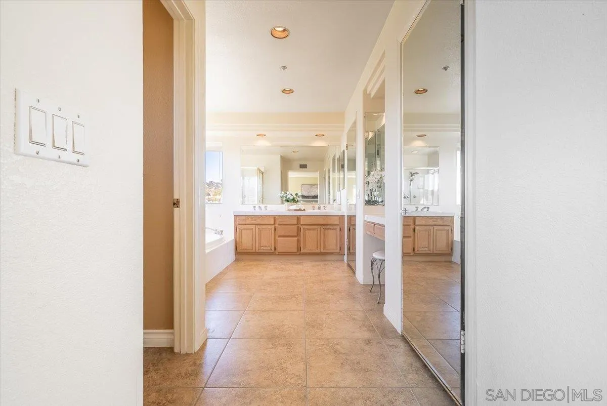 https://cdn.realtyfeed.com/cdn/127/260015200/cbeba5849878d1e1aeaaf92dbfd91168.webp