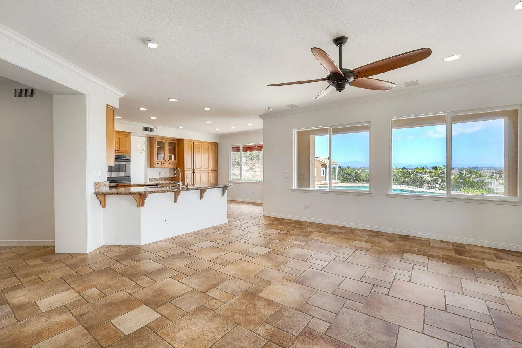https://cdn.realtyfeed.com/cdn/127/260015211/17e24ee8f5223b5184bf9bc407ea4e39.webp