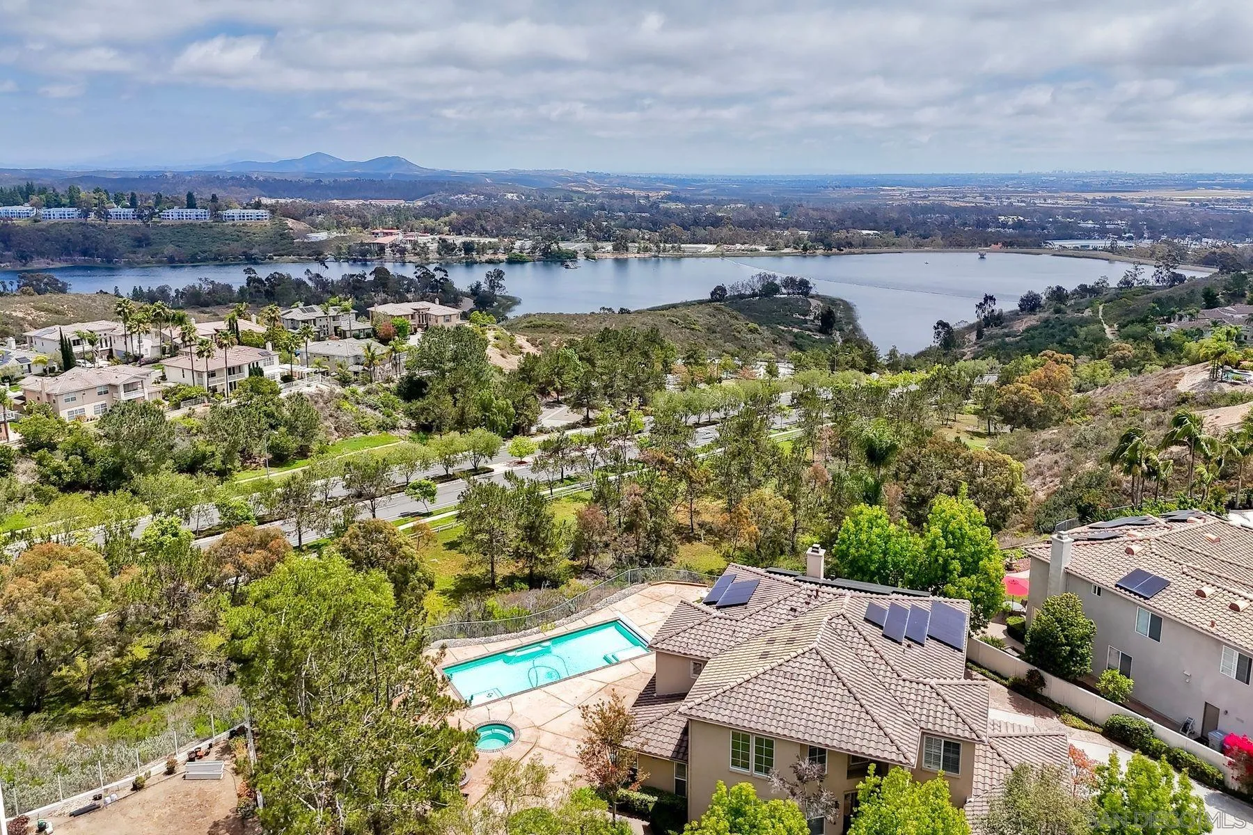https://cdn.realtyfeed.com/cdn/127/260015211/25937f9c84a5819266b4125f08cbaf33.webp