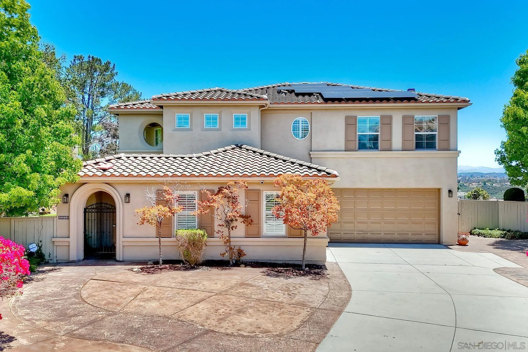 https://cdn.realtyfeed.com/cdn/127/260015211/32c3f2188b80f225635f3b0a7cf13439.webp
