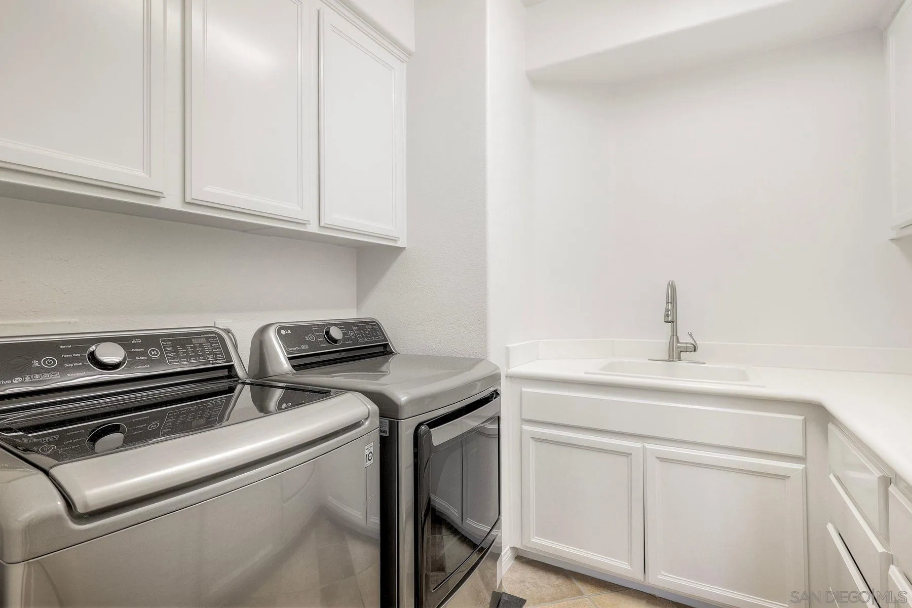 https://cdn.realtyfeed.com/cdn/127/260015211/4e19be29f5c68493a81e36aed3e5f139.webp