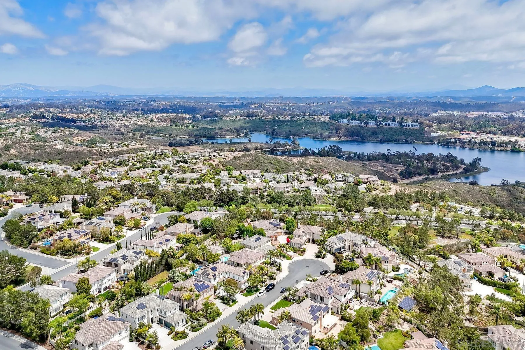 https://cdn.realtyfeed.com/cdn/127/260015211/542120dc73df978b2a9f428121567f46.webp