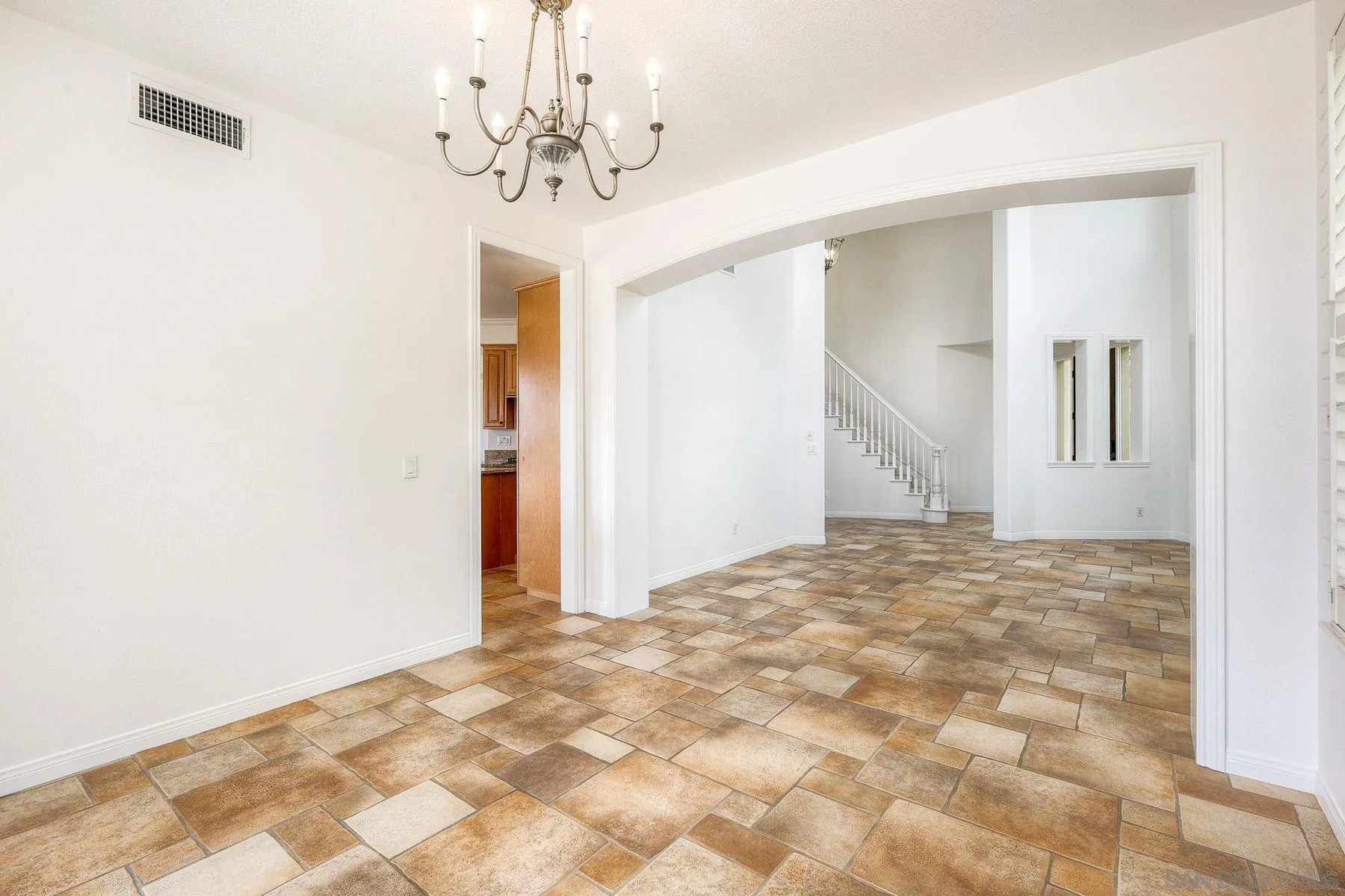 https://cdn.realtyfeed.com/cdn/127/260015211/5ab14a908e829729a28a802b1fd0c795.webp