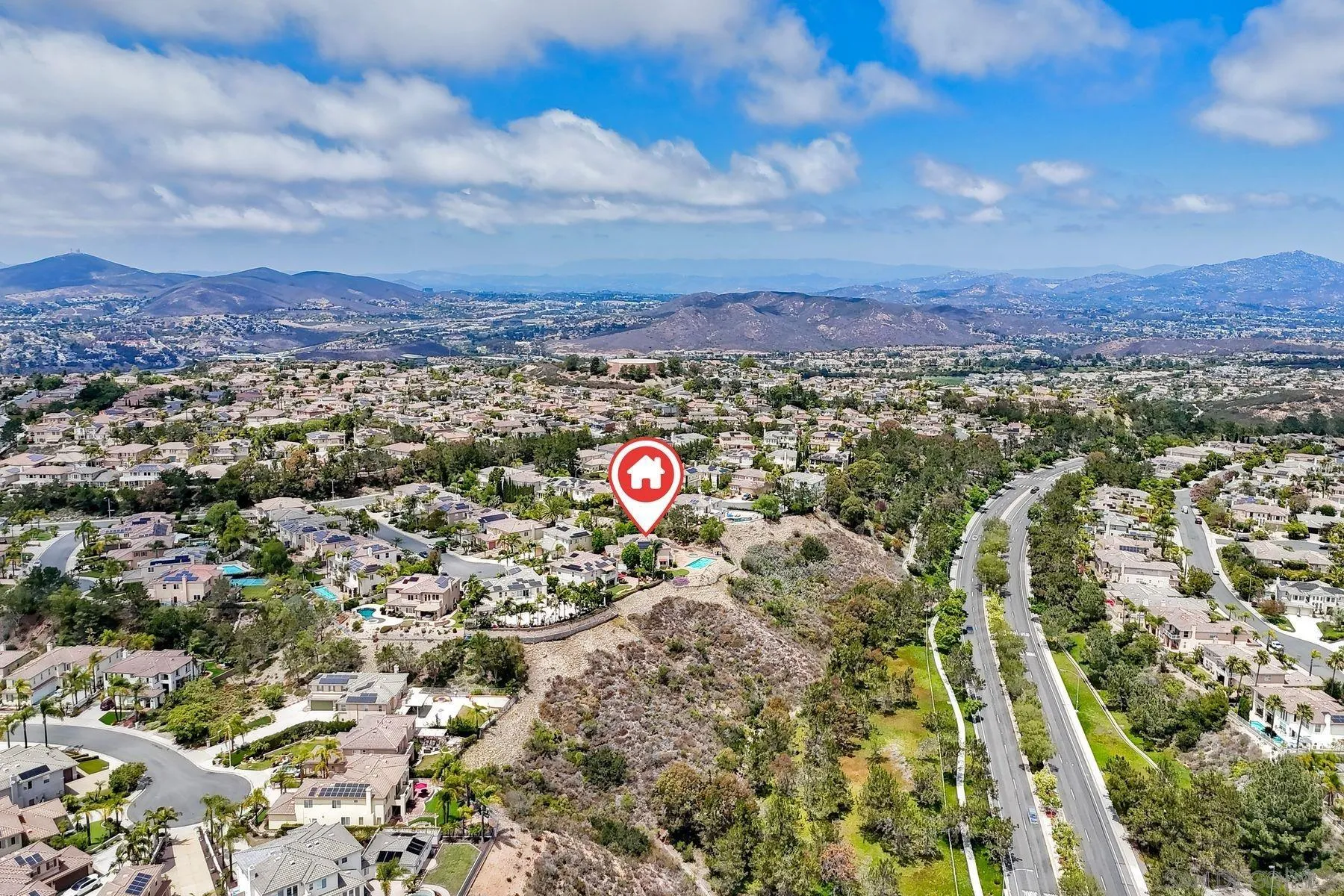 https://cdn.realtyfeed.com/cdn/127/260015211/6d468bc87caac05b3ba8aa7752ac0f00.webp