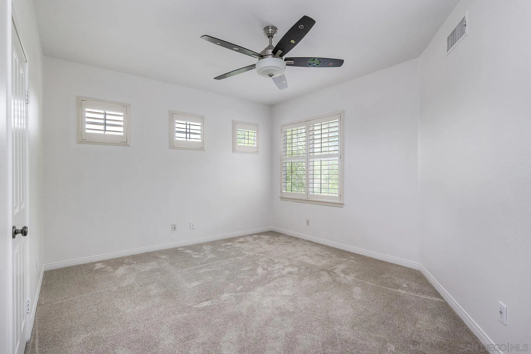 https://cdn.realtyfeed.com/cdn/127/260015211/723ba0eb9a149ddef3e49841163a9802.webp