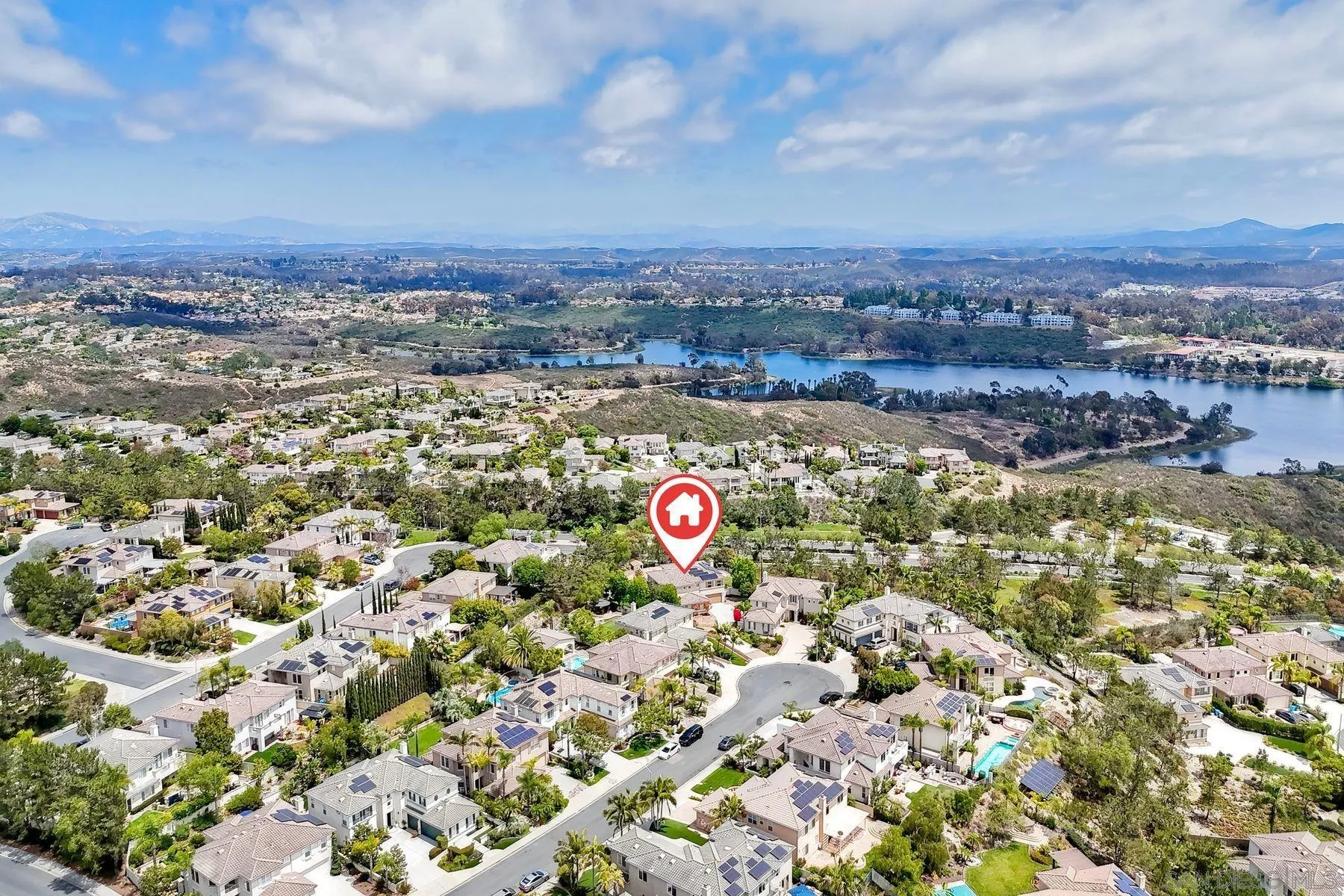 https://cdn.realtyfeed.com/cdn/127/260015211/8f78f7e3b0fec3e2027e7556a1752e0c.webp