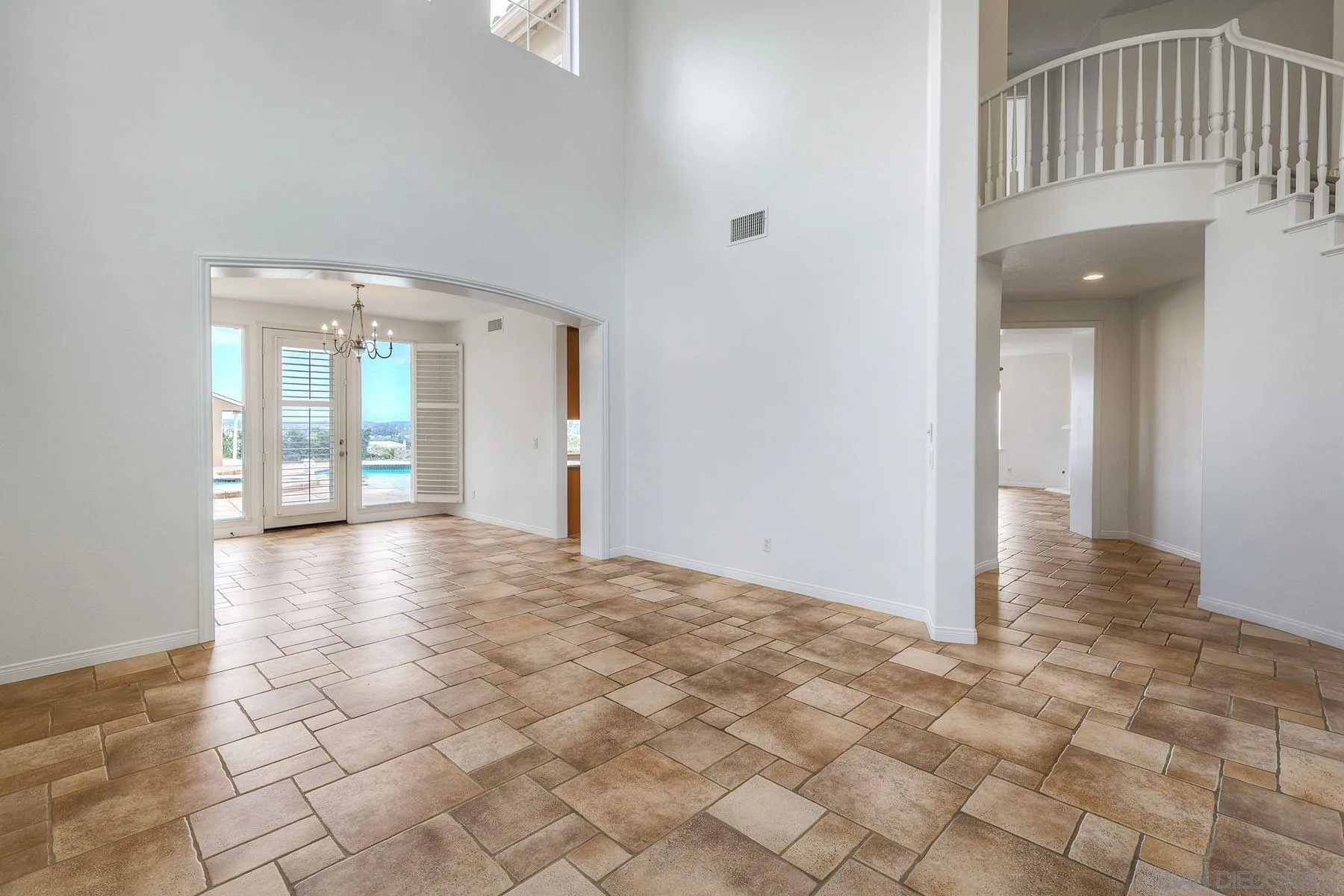 https://cdn.realtyfeed.com/cdn/127/260015211/d4e952a5c8e74b4406b118297e045fa3.webp
