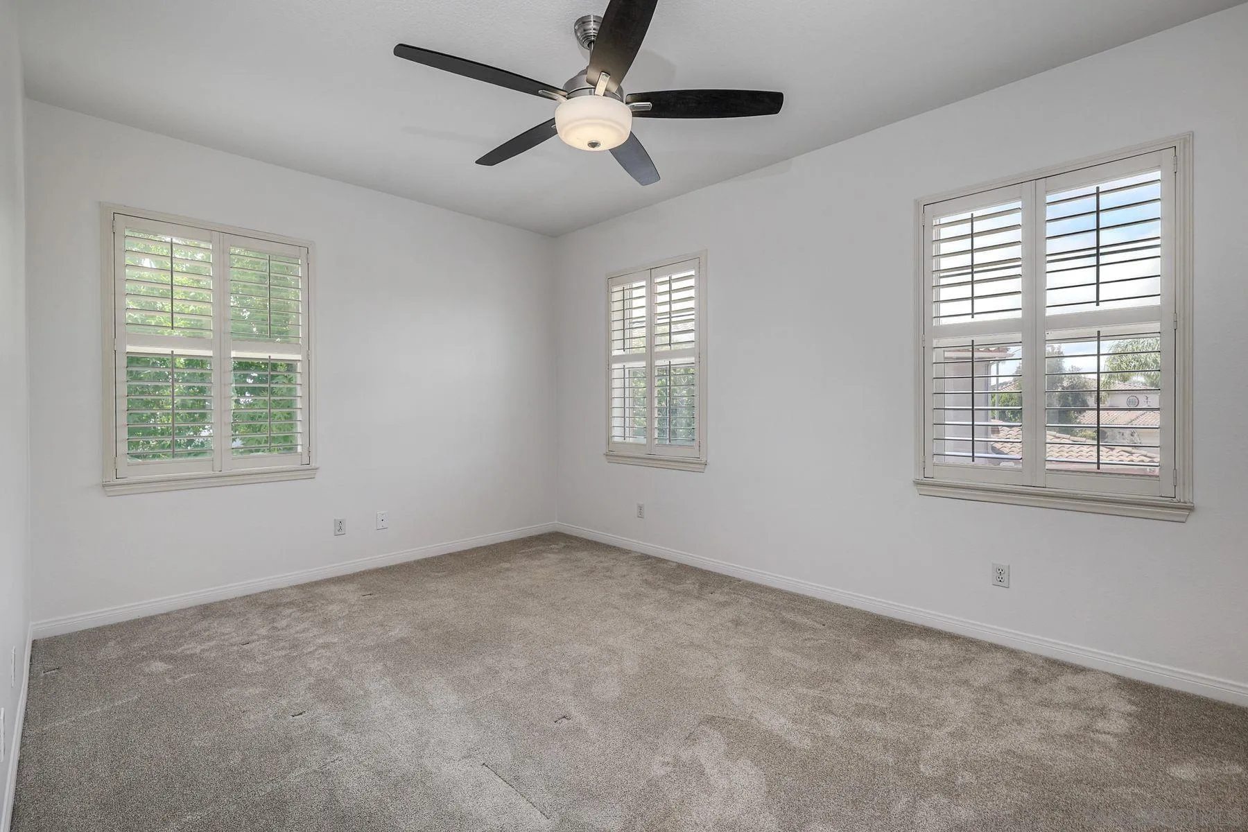 https://cdn.realtyfeed.com/cdn/127/260015211/f451c32c7ed7dcc4714433c1fd7cdda6.webp