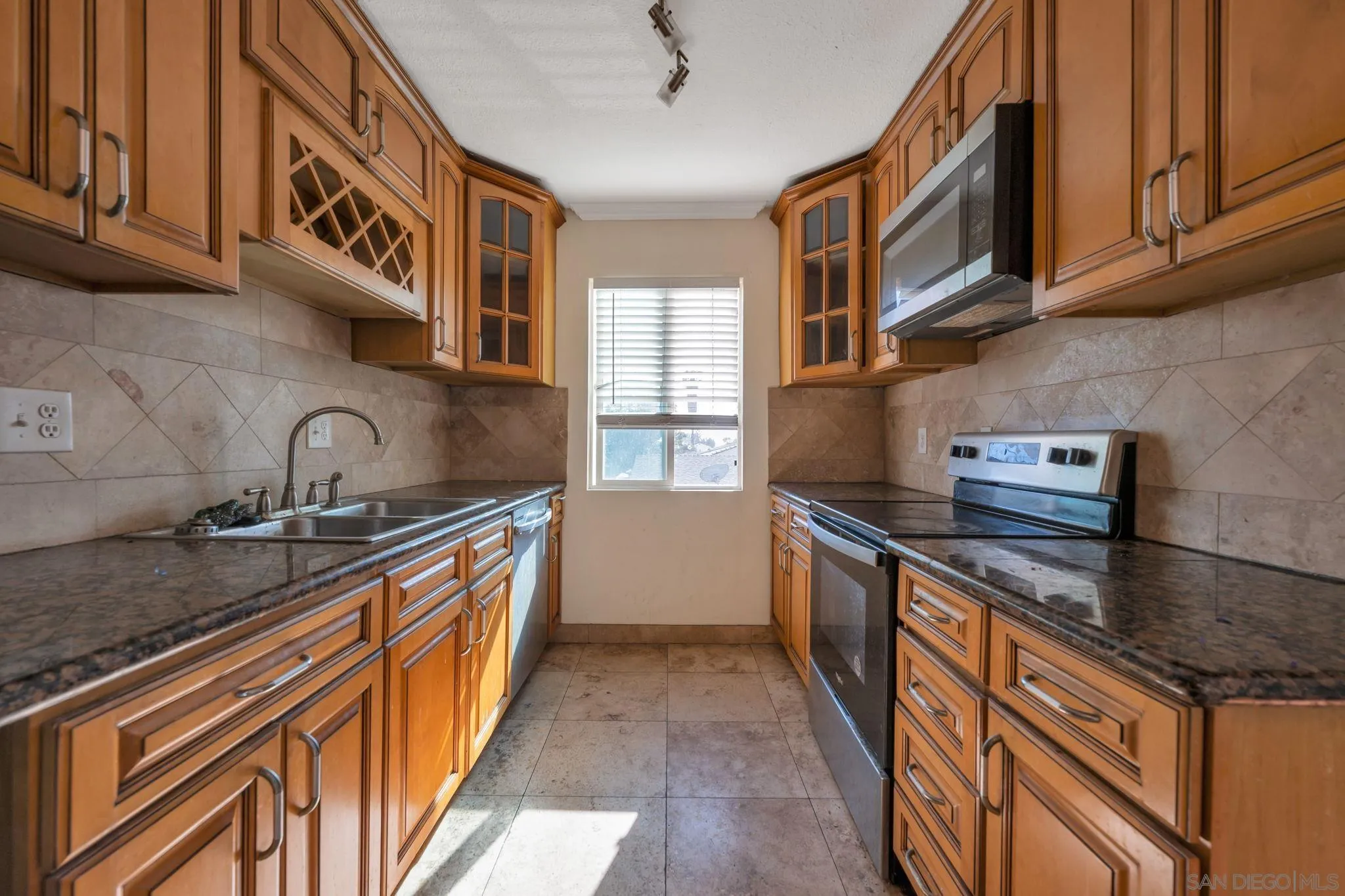 Photo #8: 260015213 Listing: Photo #8
