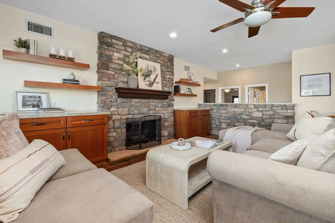 https://cdn.realtyfeed.com/cdn/127/260015217/383a6722670ec4c8ea01fcc27df8e5a3.webp