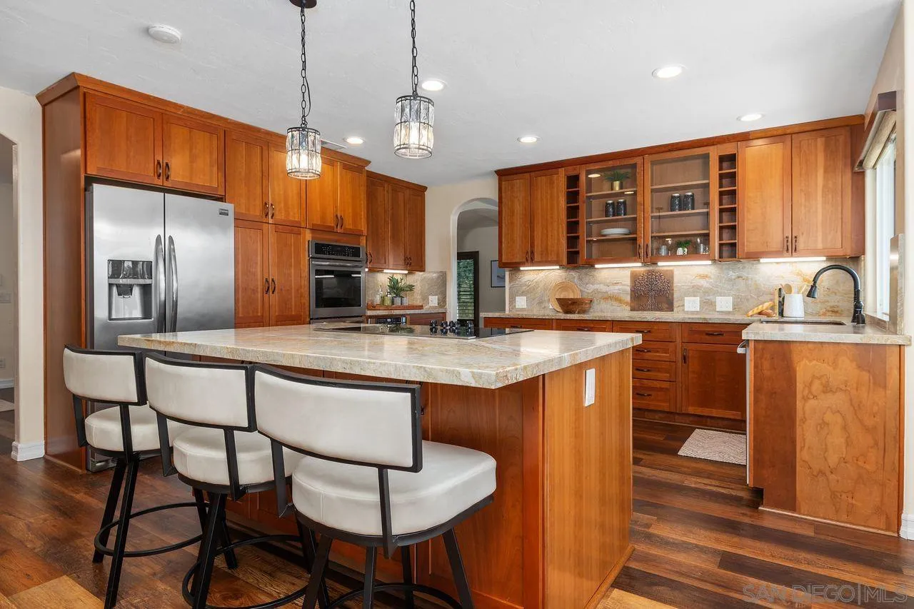 https://cdn.realtyfeed.com/cdn/127/260015217/7616f33e502e18ccf6794c1b48d49a21.webp