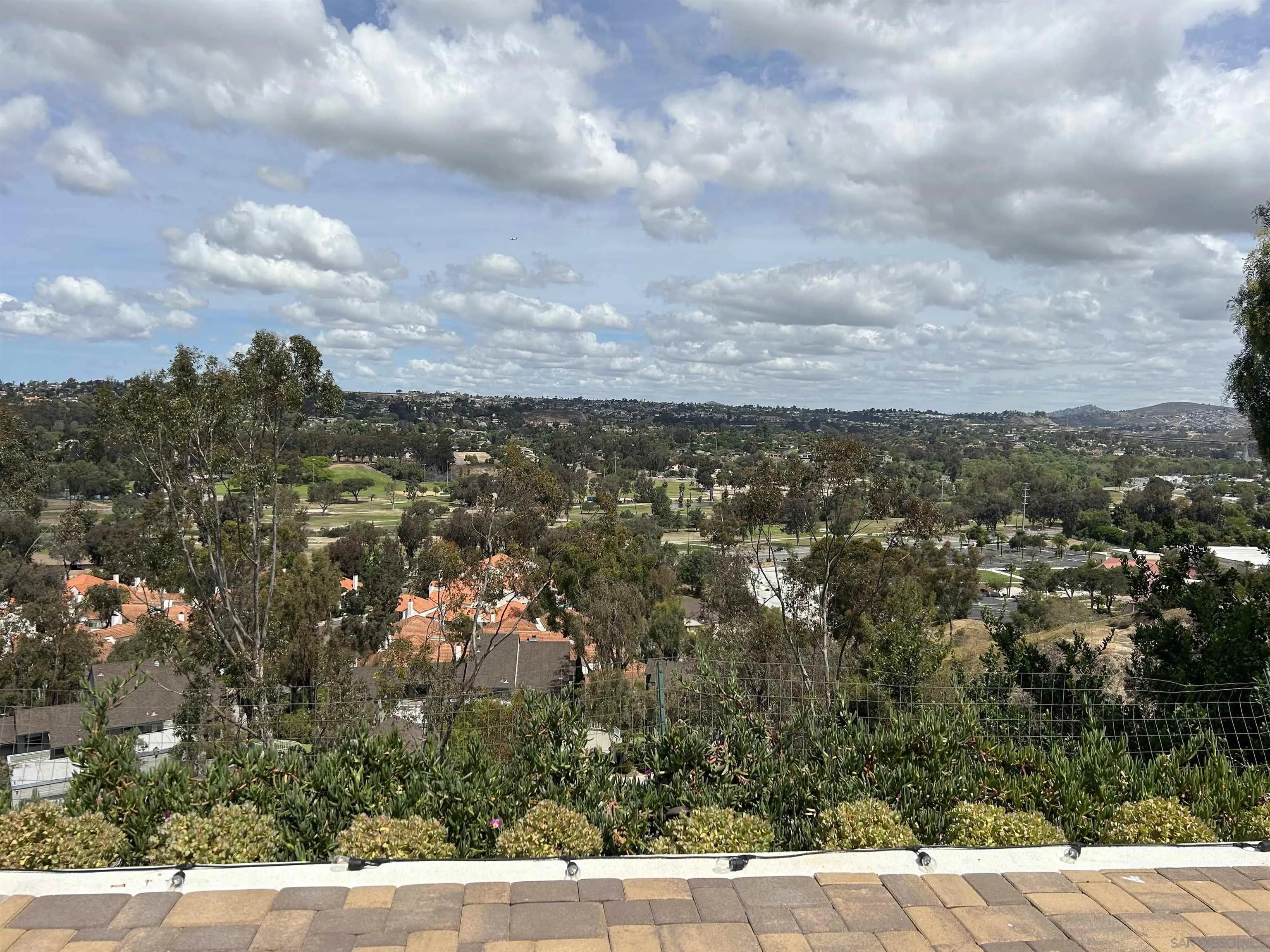 https://cdn.realtyfeed.com/cdn/127/260015217/7bf77ae32f87056bbd62ed69f605dcc8.webp