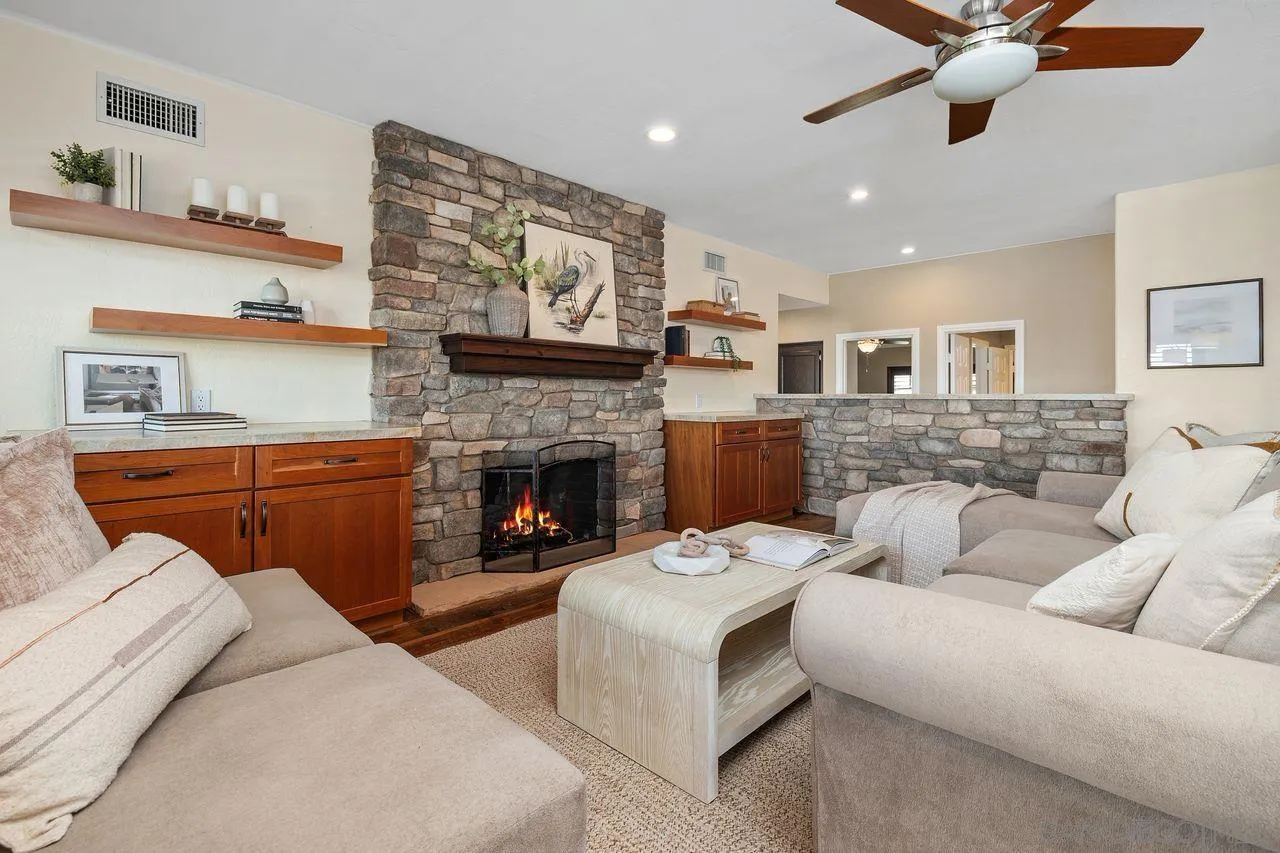 https://cdn.realtyfeed.com/cdn/127/260015217/8d3d0357c5cc6b5e6a2e0cd266715665.webp