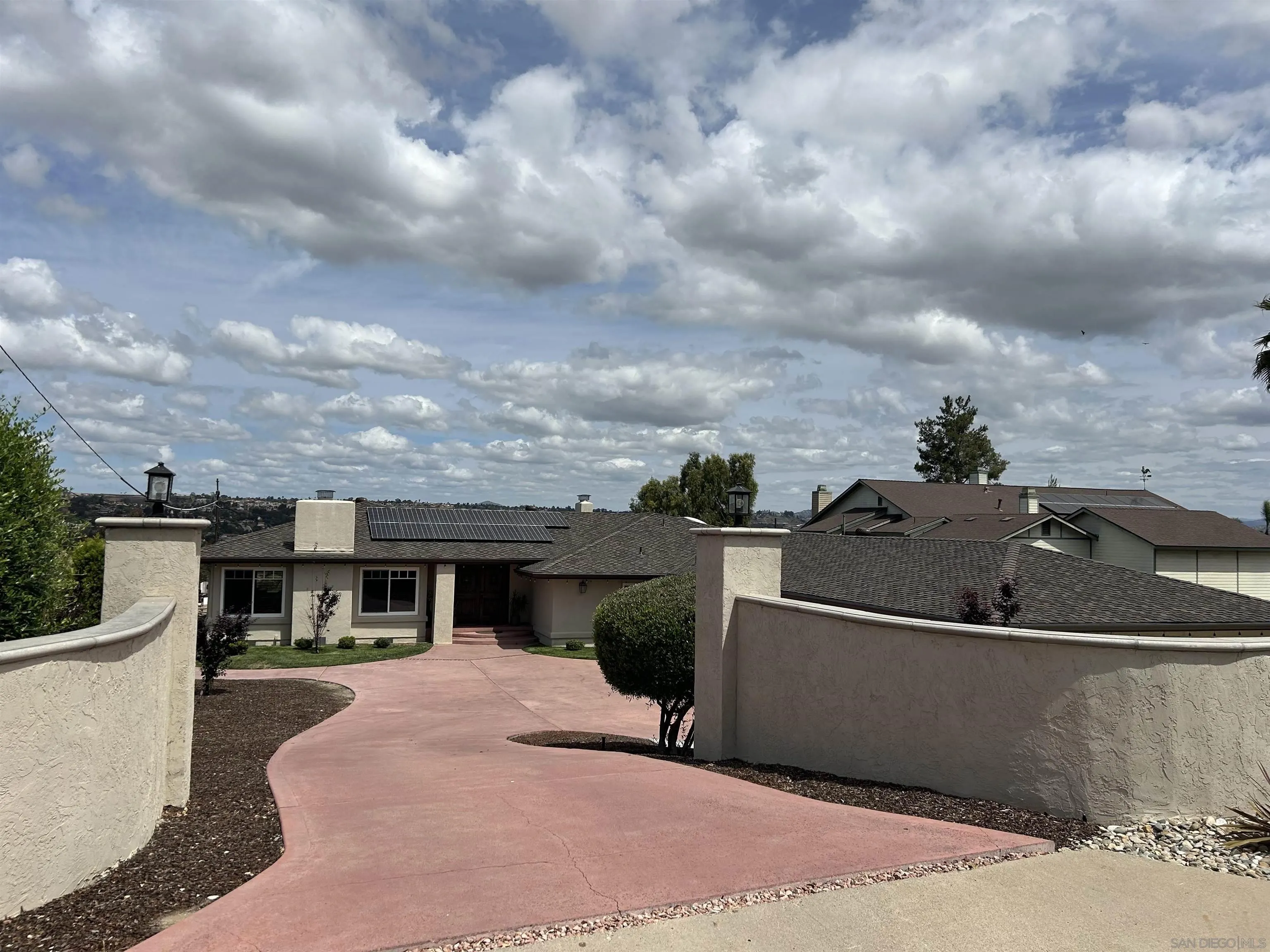 https://cdn.realtyfeed.com/cdn/127/260015217/909a198956868170a36cd0891195dd4c.webp