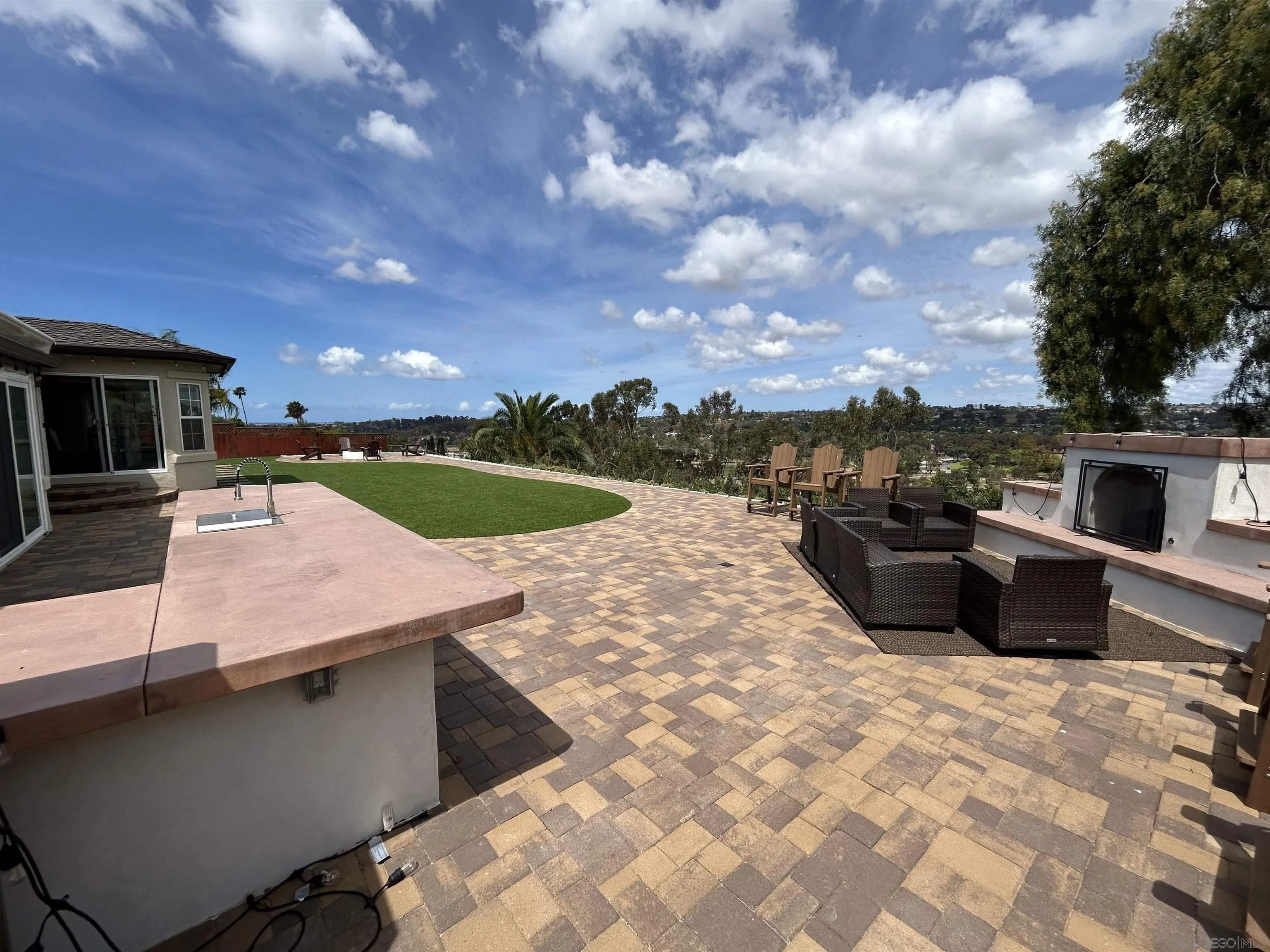 https://cdn.realtyfeed.com/cdn/127/260015217/c5d5f930a6085fc2fe8ad60d803174c3.webp