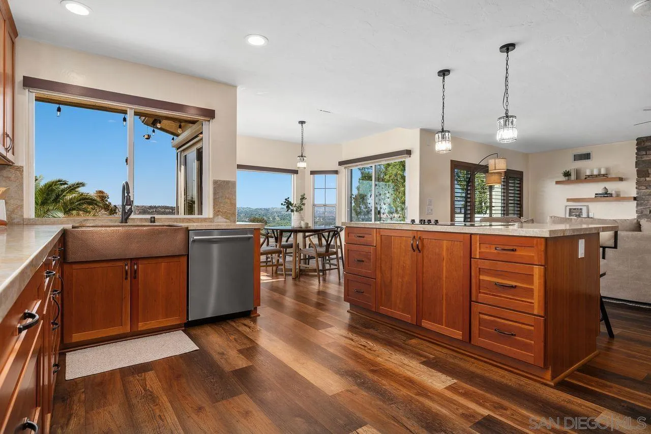 https://cdn.realtyfeed.com/cdn/127/260015217/dfc415eb97a12880688de99380f57f62.webp
