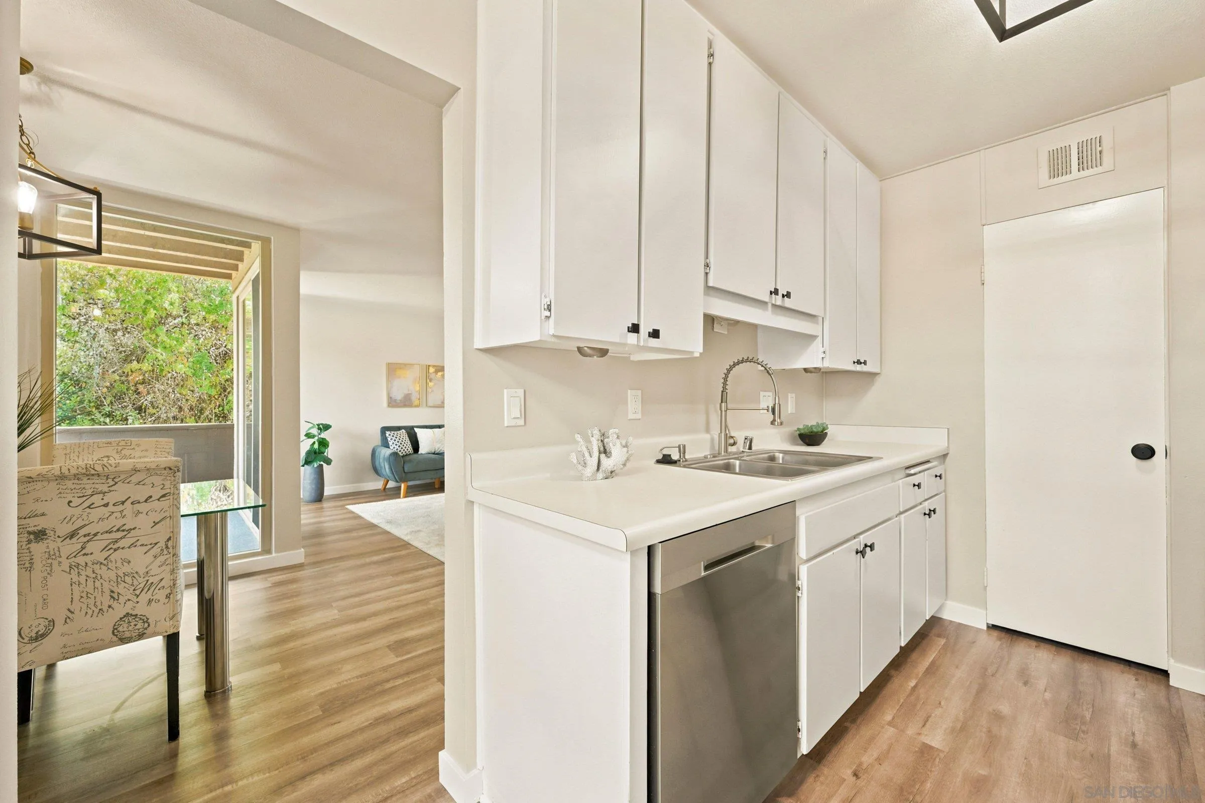 Photo #13: 260015222 Listing: Photo #13