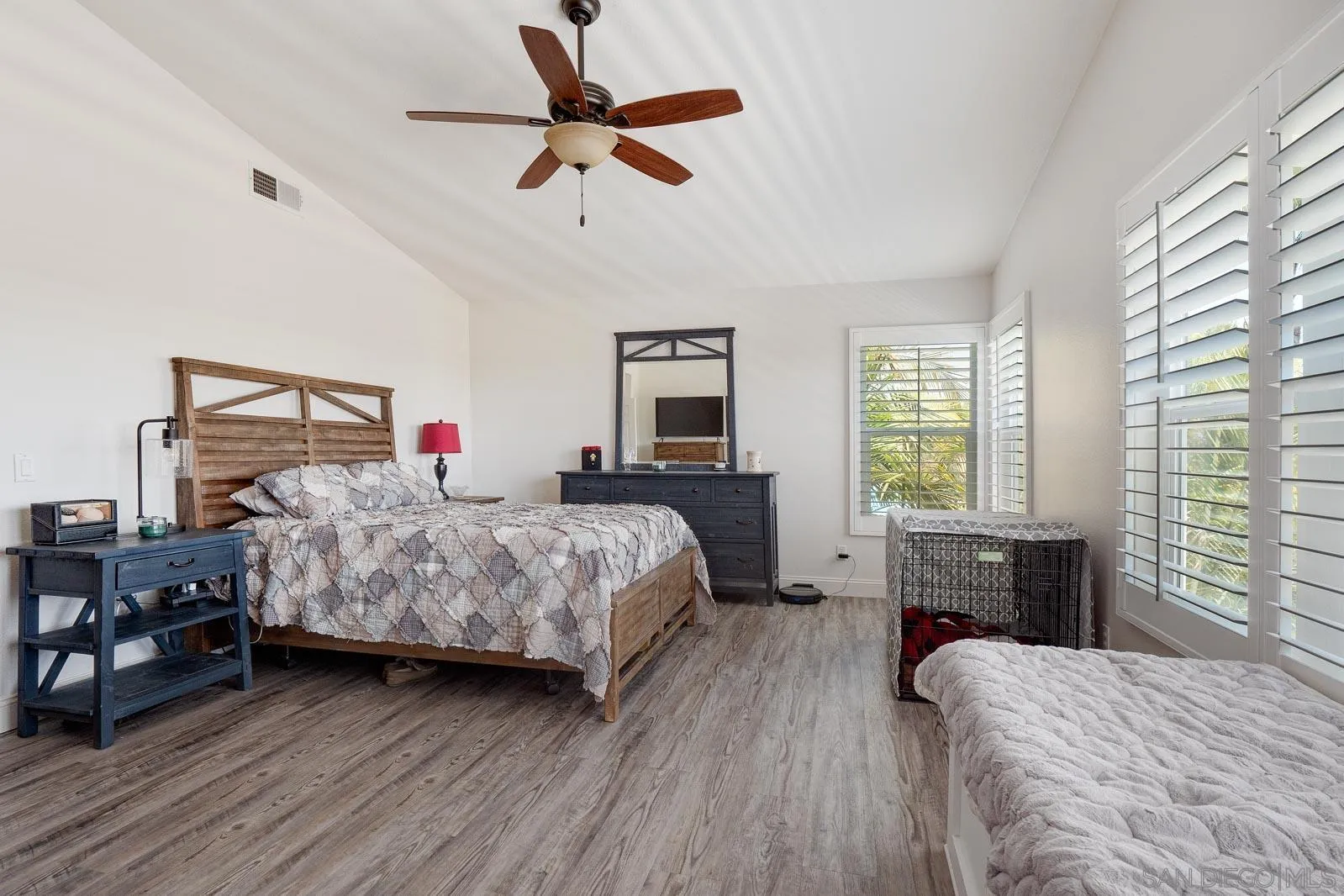 https://cdn.realtyfeed.com/cdn/127/260015225/7c3b59b91b59c6d98743706a81596998.webp