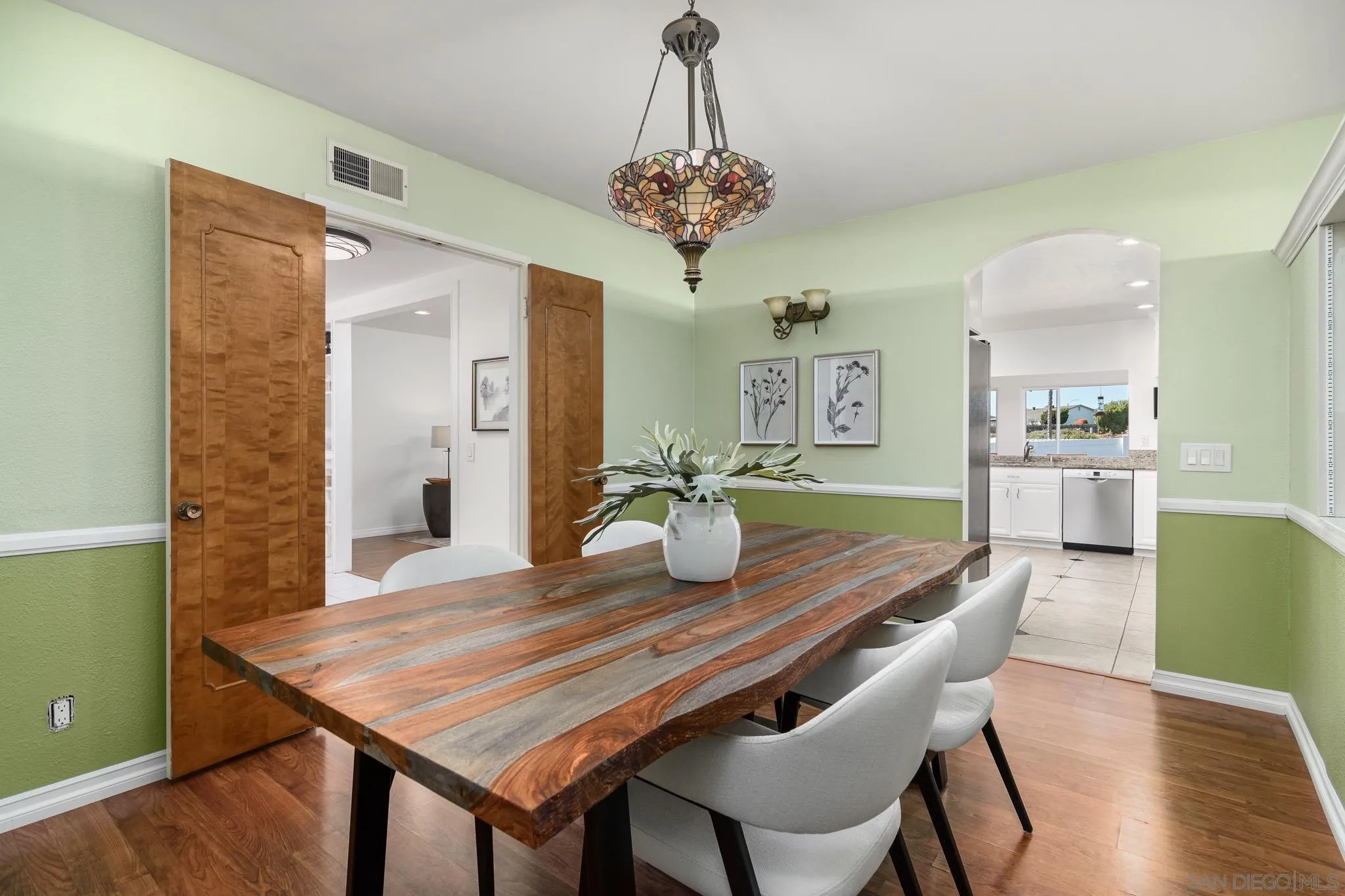 https://cdn.realtyfeed.com/cdn/127/260015228/0a2c9687abe748b8ff373729d2987728.webp