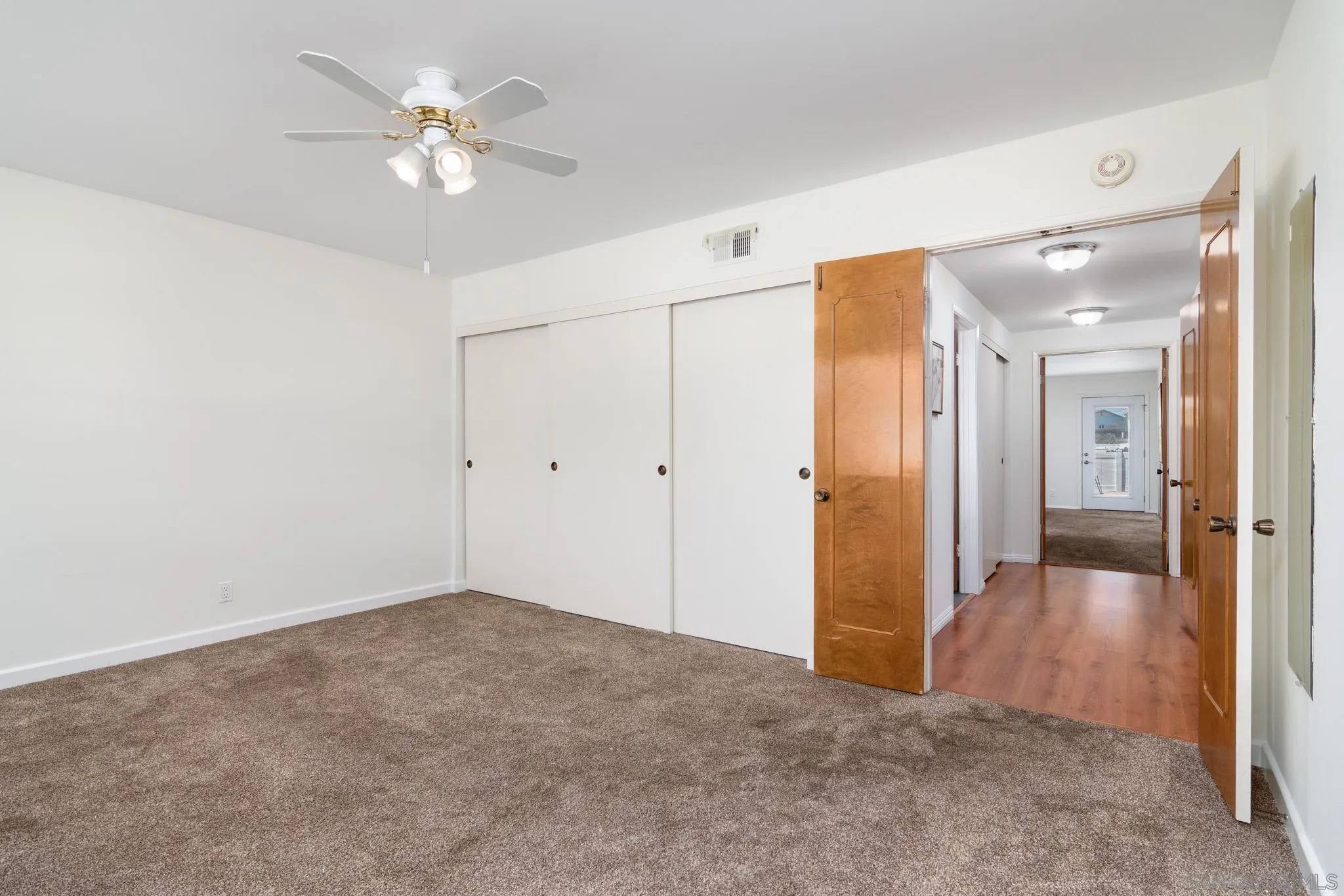https://cdn.realtyfeed.com/cdn/127/260015228/18621bde7d40adf7c458a1f3dbe46bd4.webp