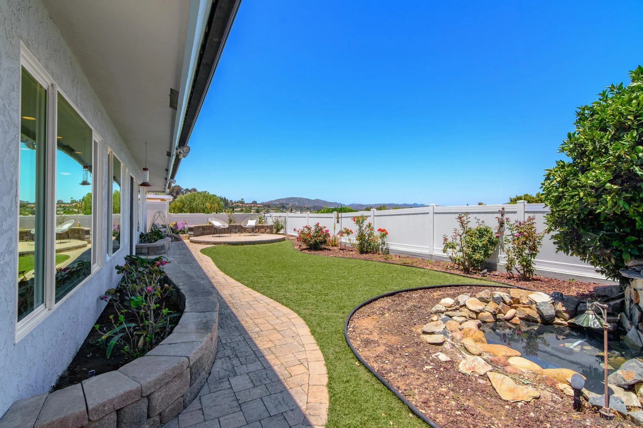 https://cdn.realtyfeed.com/cdn/127/260015228/1a737878d4bab8d830207e78cf545096.webp