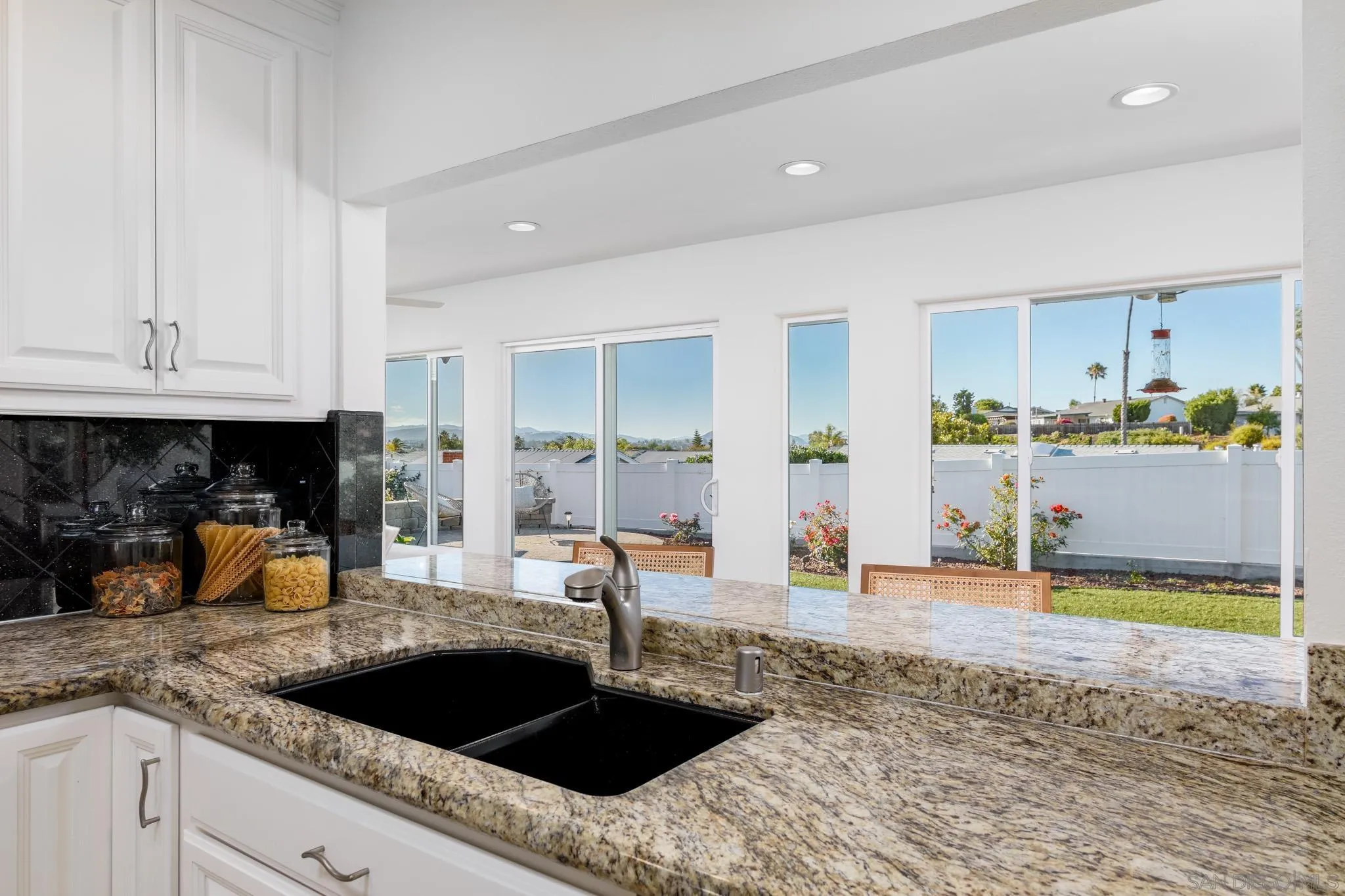 https://cdn.realtyfeed.com/cdn/127/260015228/3b9fdf4924175d6bab5de8b2f9866d80.webp