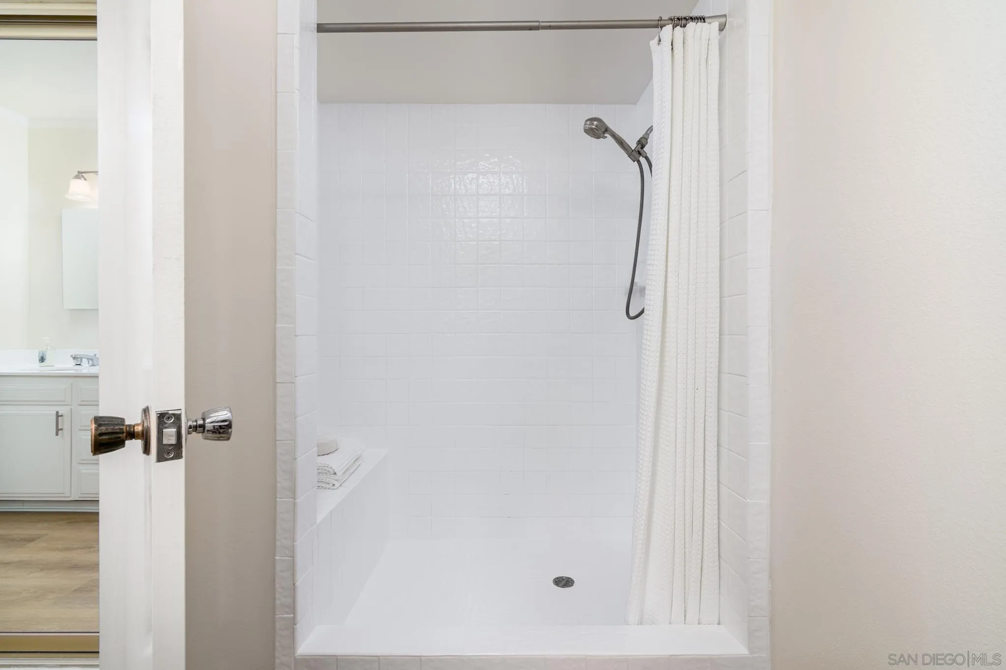 https://cdn.realtyfeed.com/cdn/127/260015228/65e2015500a5ea1344d4f8ef8ff36e78.webp