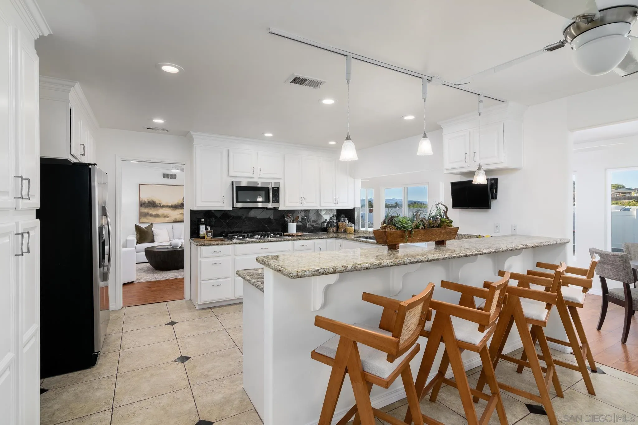 https://cdn.realtyfeed.com/cdn/127/260015228/7e9256943f47b4ae40c305b572eb9e9d.webp