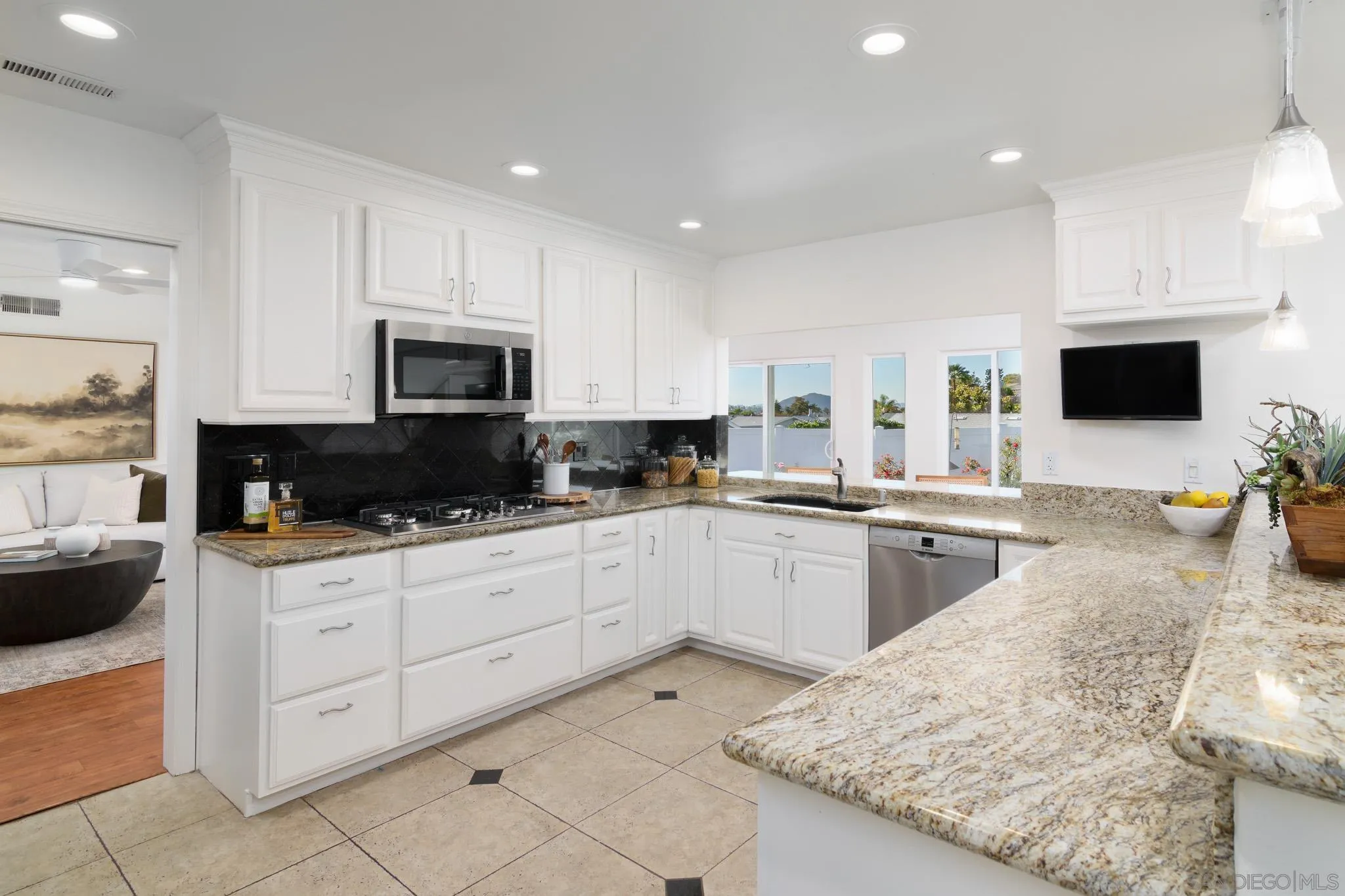 https://cdn.realtyfeed.com/cdn/127/260015228/8b7fcc0a8815a2a8a86d76ff810e7053.webp