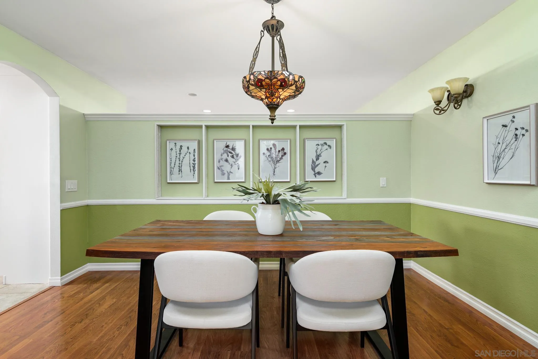 https://cdn.realtyfeed.com/cdn/127/260015228/93f2739efd9ba6e4992dd8b13e3650e1.webp