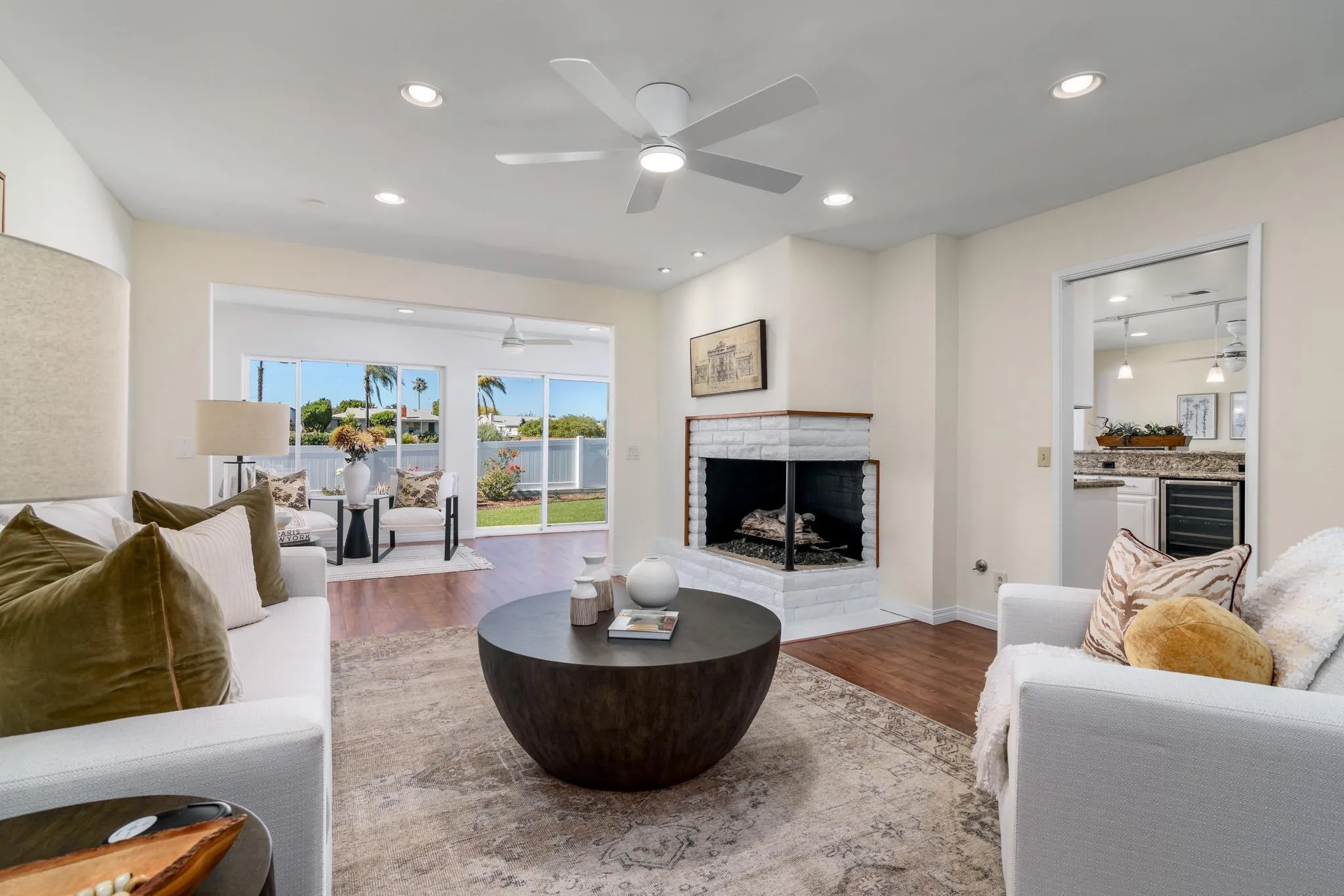https://cdn.realtyfeed.com/cdn/127/260015228/c0b4911d7c7000e4813e68ea8db891fd.webp