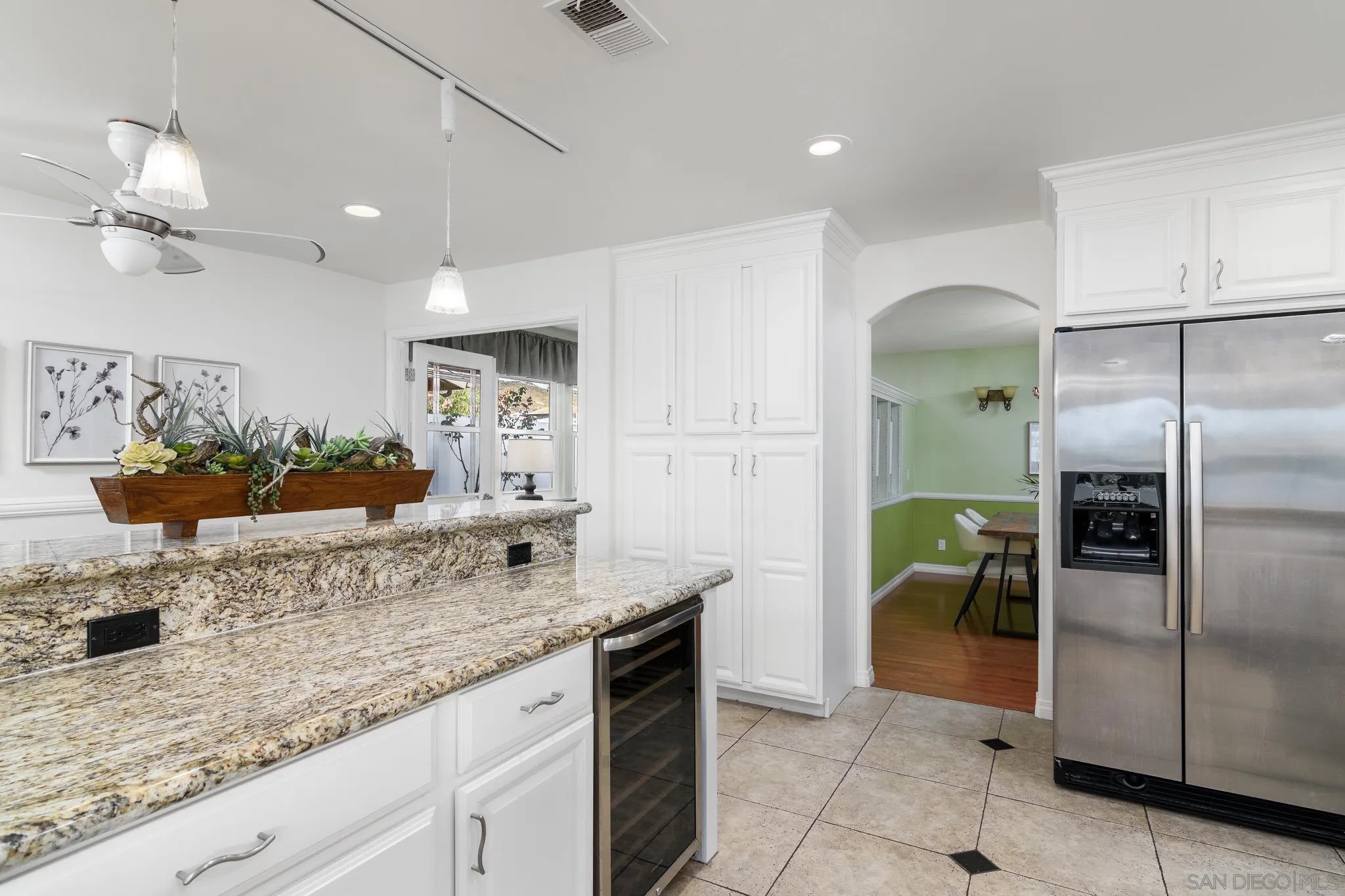 https://cdn.realtyfeed.com/cdn/127/260015228/e72f05ec8fdf3a251a3aea112ccb7909.webp