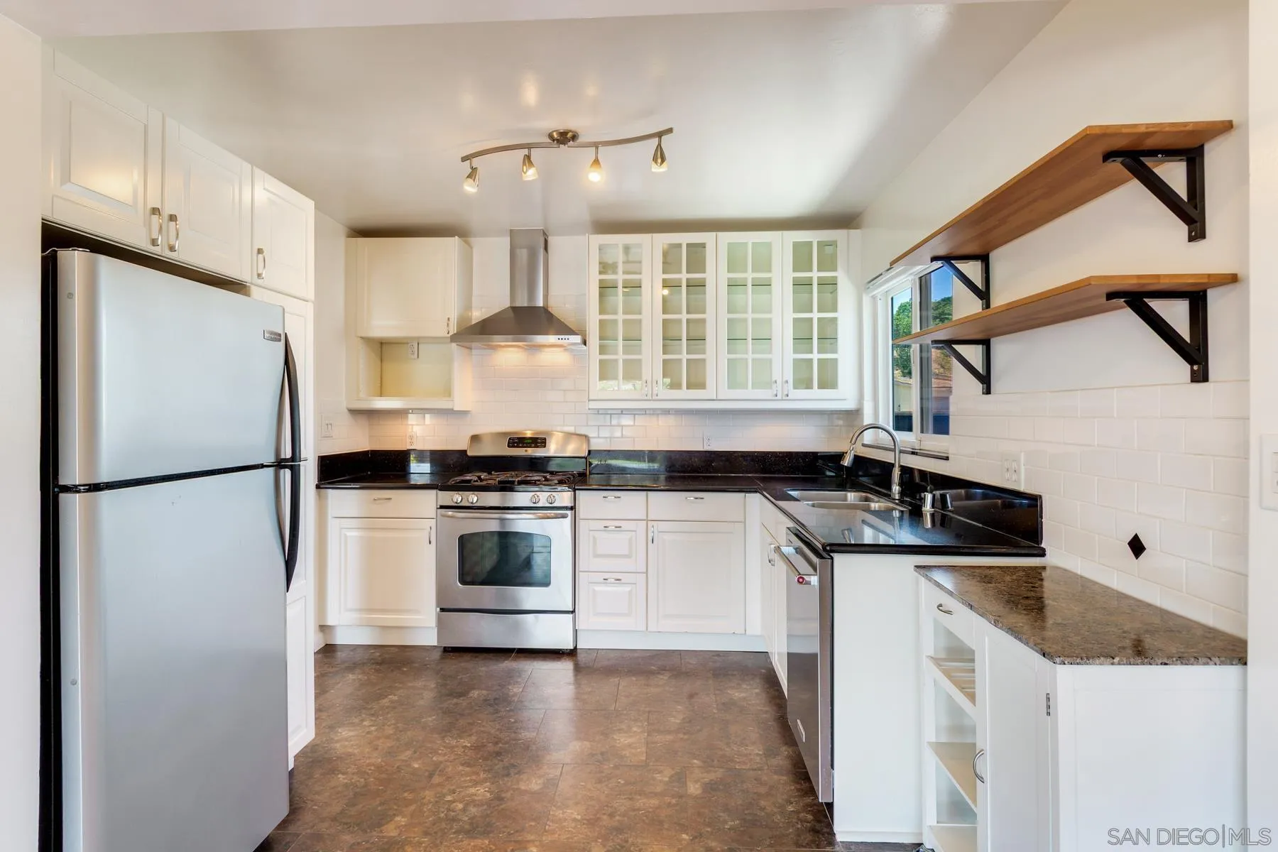 https://cdn.realtyfeed.com/cdn/127/260015230/211ae688a80268436a44800fdf57d917.webp