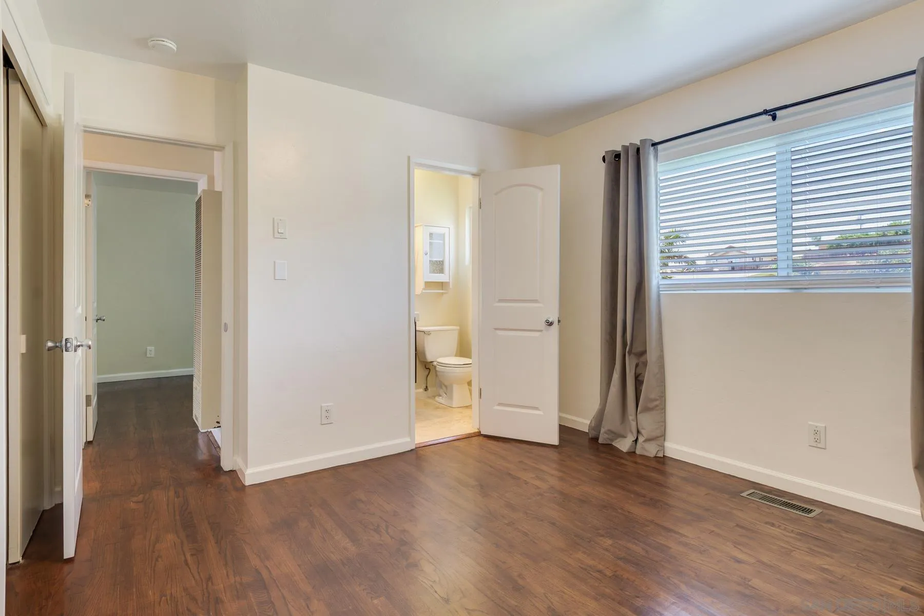https://cdn.realtyfeed.com/cdn/127/260015230/39834efa39b206956859e0e0d8298ef1.webp