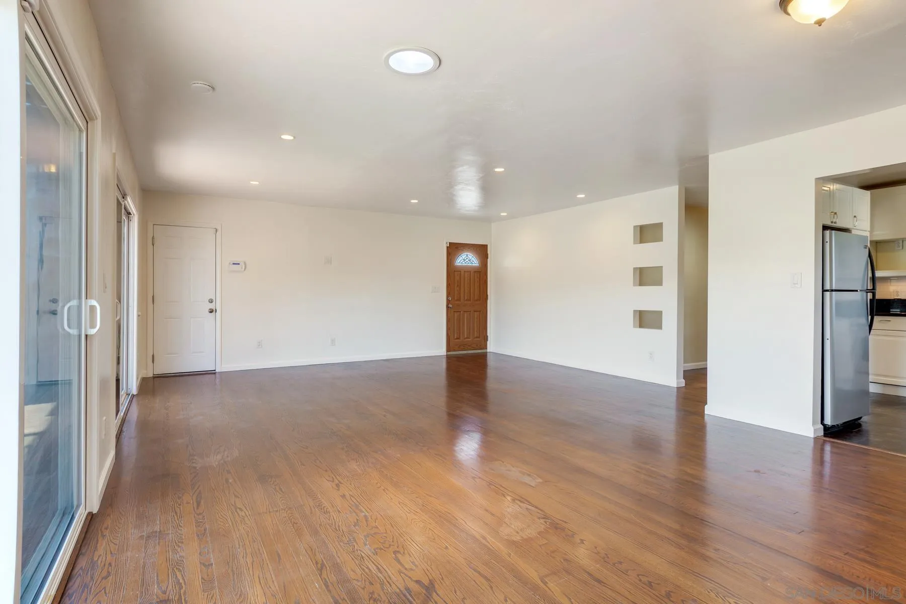 https://cdn.realtyfeed.com/cdn/127/260015230/50df548e3da2c12dc01d522601f9c2c5.webp