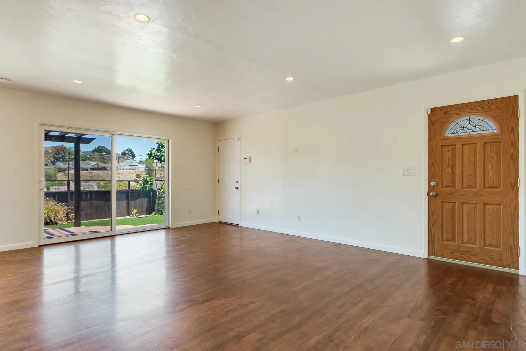 https://cdn.realtyfeed.com/cdn/127/260015230/6f77abbc9d32cc71463d54bab90b071d.webp