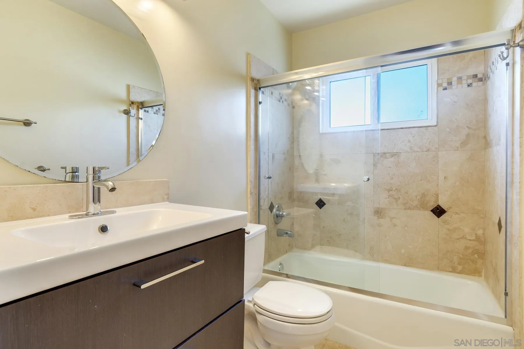 https://cdn.realtyfeed.com/cdn/127/260015230/75fd26a4f572bb787167d3ea9ee4a444.webp
