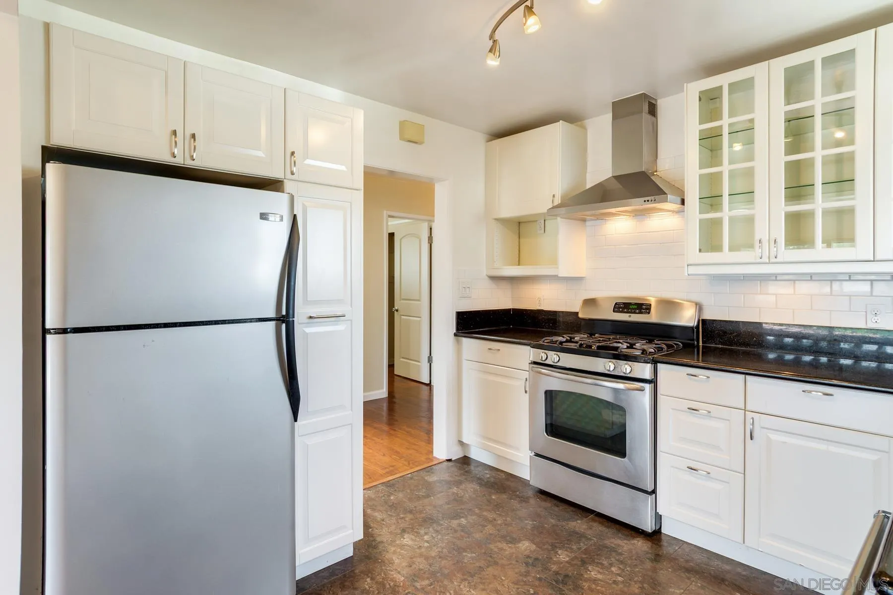https://cdn.realtyfeed.com/cdn/127/260015230/7ad10839b4fdca0ec035d2a8c96e2456.webp