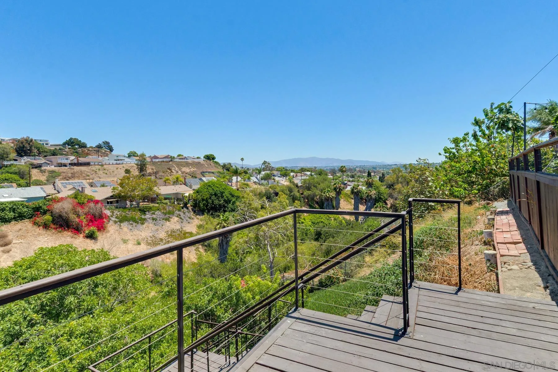 https://cdn.realtyfeed.com/cdn/127/260015230/7de49a8f573f880b37114954960eb2f2.webp