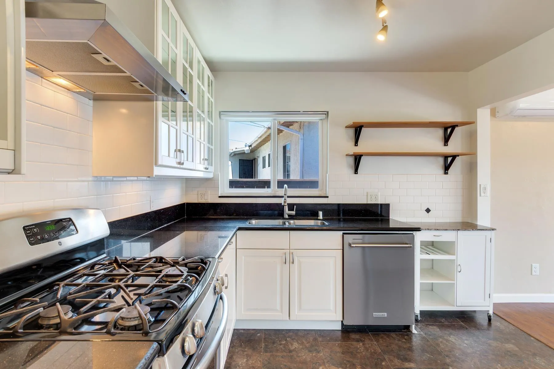 https://cdn.realtyfeed.com/cdn/127/260015230/9477ce2a954a95df9717e4928291e5e8.webp