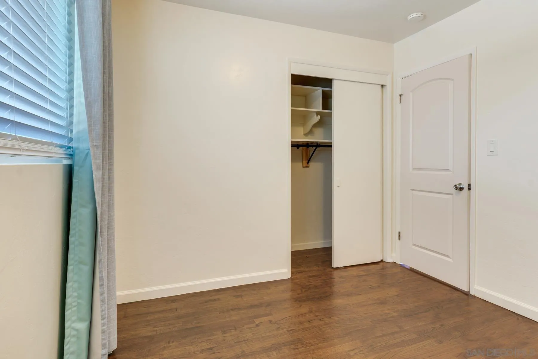 https://cdn.realtyfeed.com/cdn/127/260015230/9627b18791650530b1b2b199cf9bf4c1.webp
