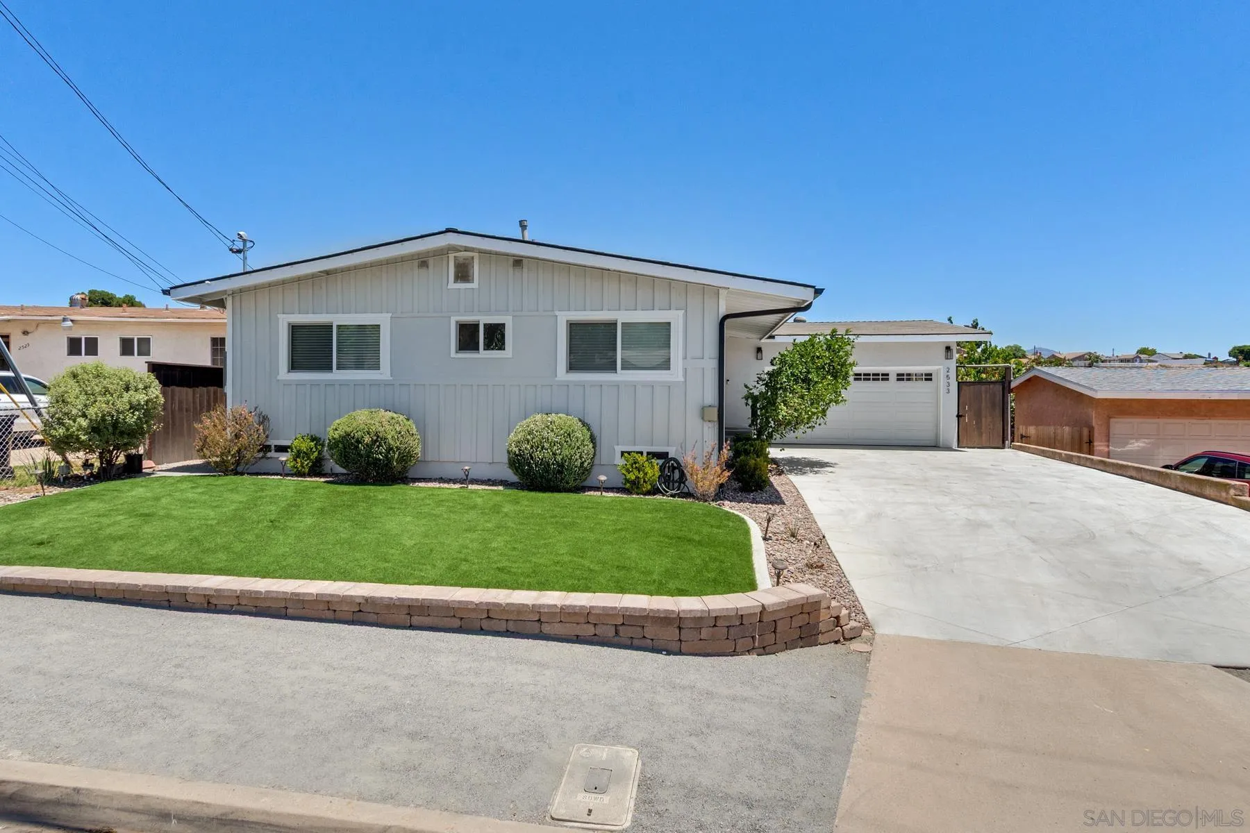 2533 Calle Tres Lomas, San Diego, CA 92139 - Photo 2 of 32, San Diego, CA