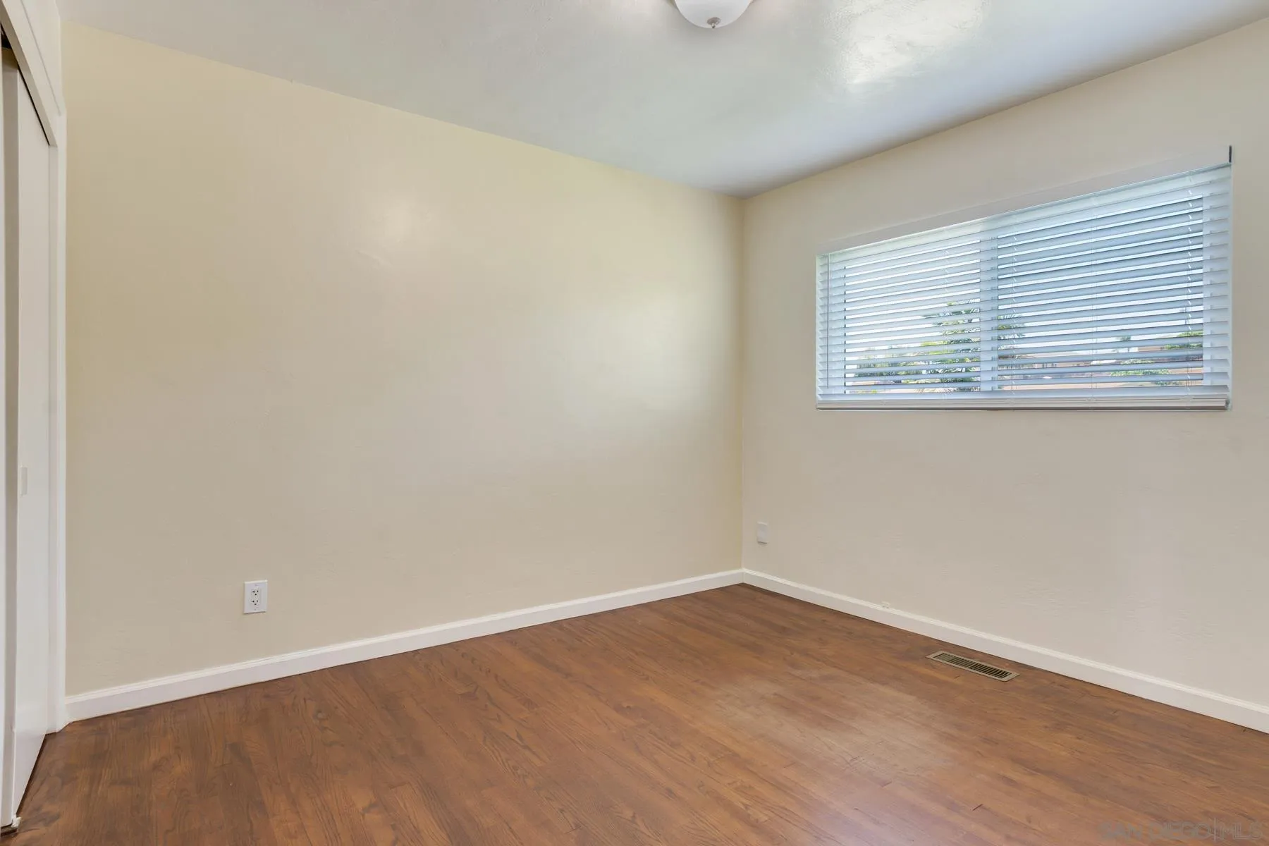 https://cdn.realtyfeed.com/cdn/127/260015230/c4135bf566e89419c2a3423adf4af9cb.webp