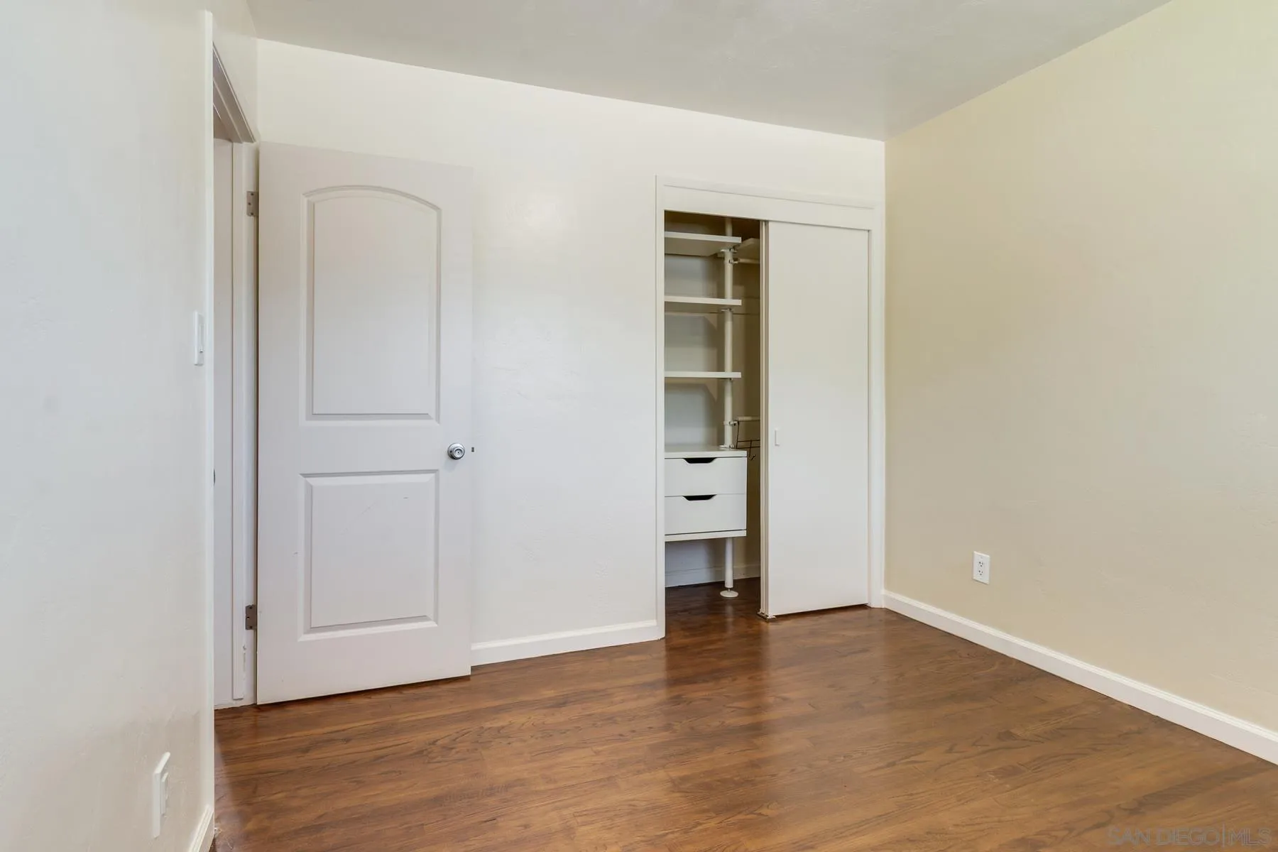 https://cdn.realtyfeed.com/cdn/127/260015230/c6a3def802f95c8d37e1cfd6ed83aef8.webp
