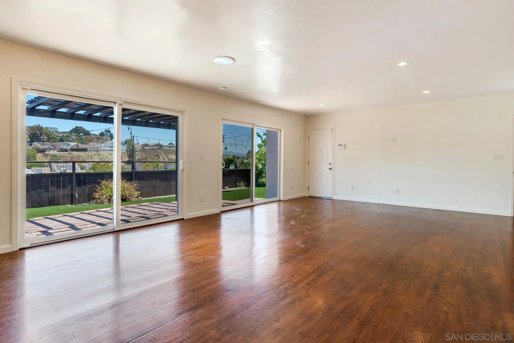 https://cdn.realtyfeed.com/cdn/127/260015230/cdac47225fc05f0d97d18c444c1dd375.webp