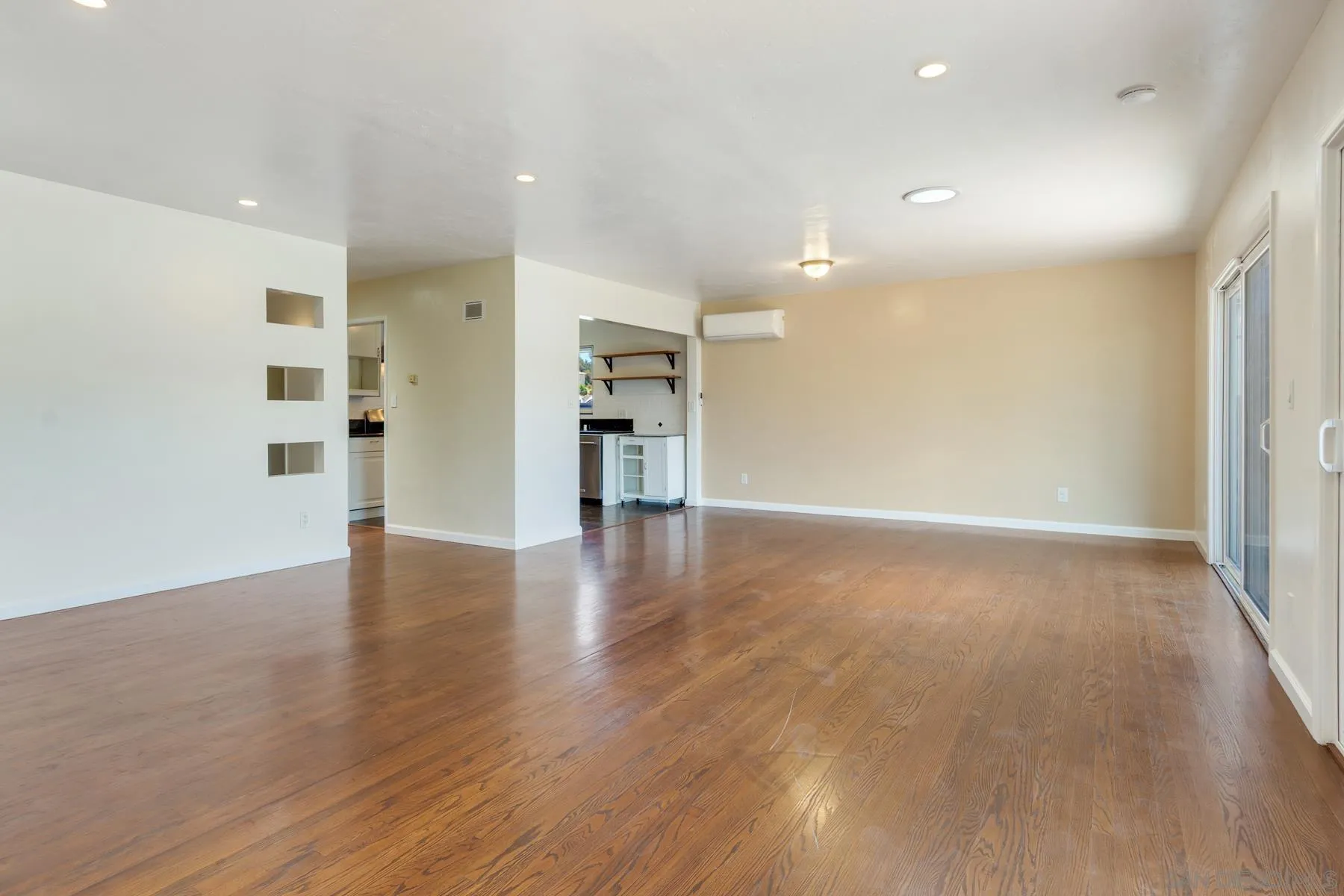 https://cdn.realtyfeed.com/cdn/127/260015230/d6fd6c4da5d234056eaffba8cf975659.webp
