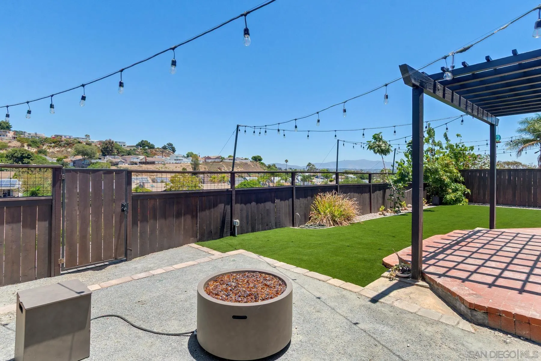 https://cdn.realtyfeed.com/cdn/127/260015230/f87c9075bfe2c6247d7979a6c4b527c8.webp